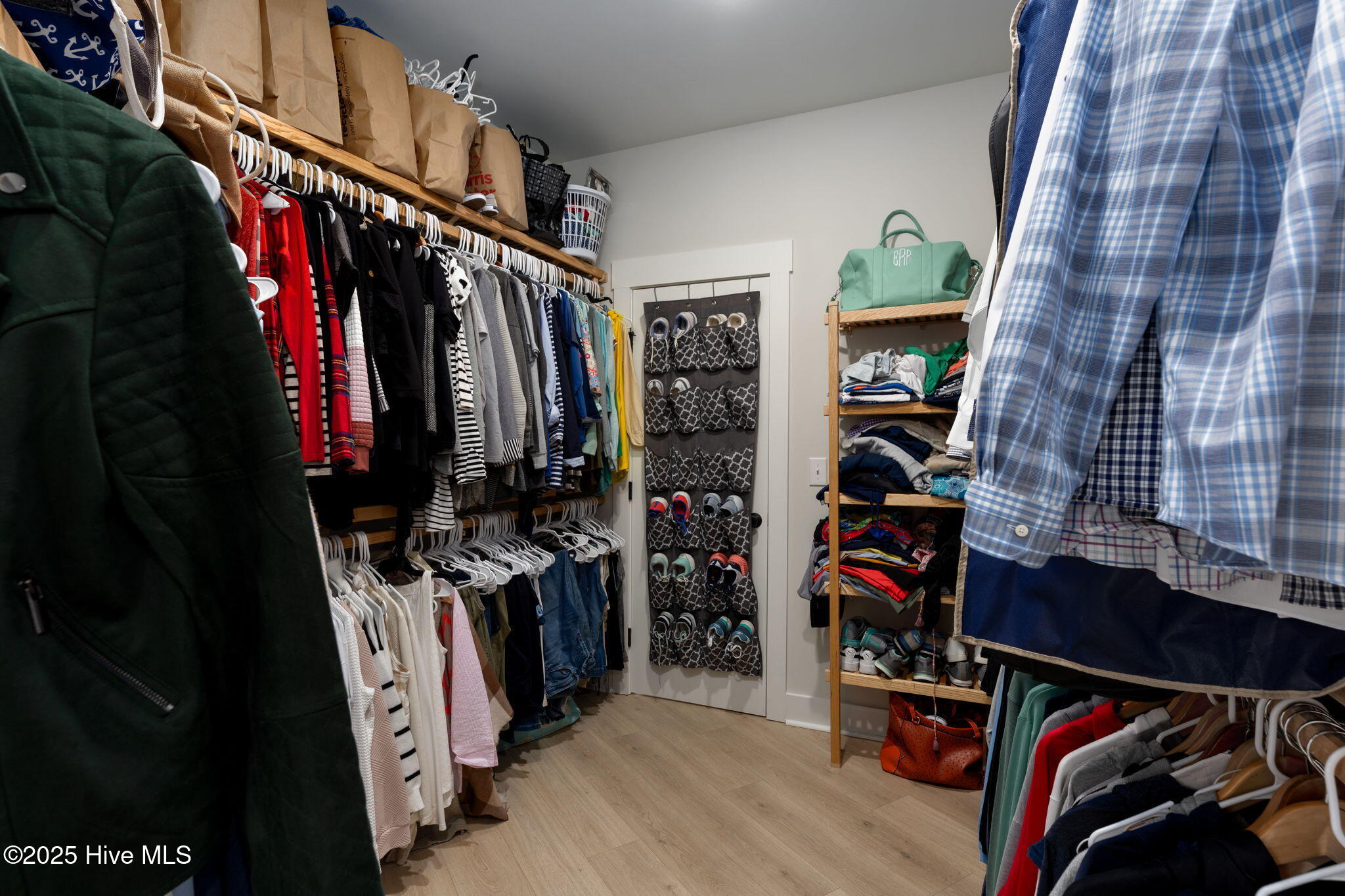 100542365 | Photo 28