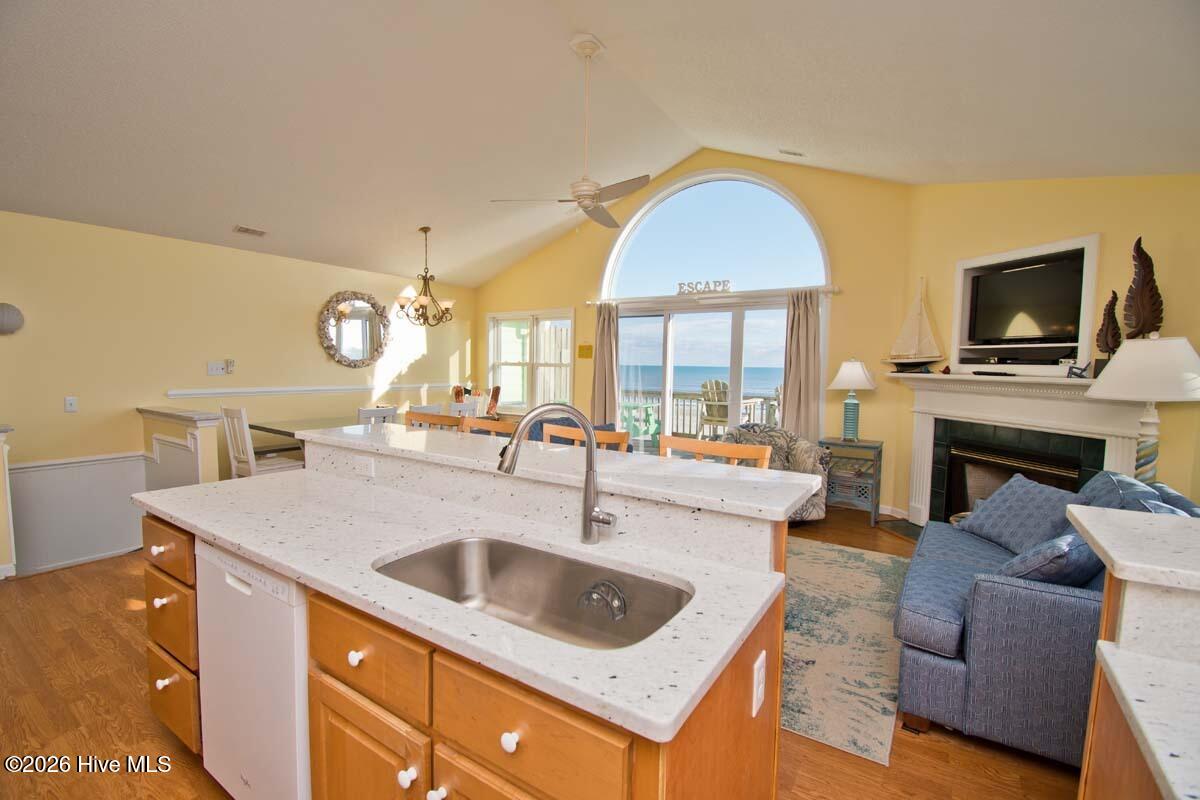 100563805 | Photo 10