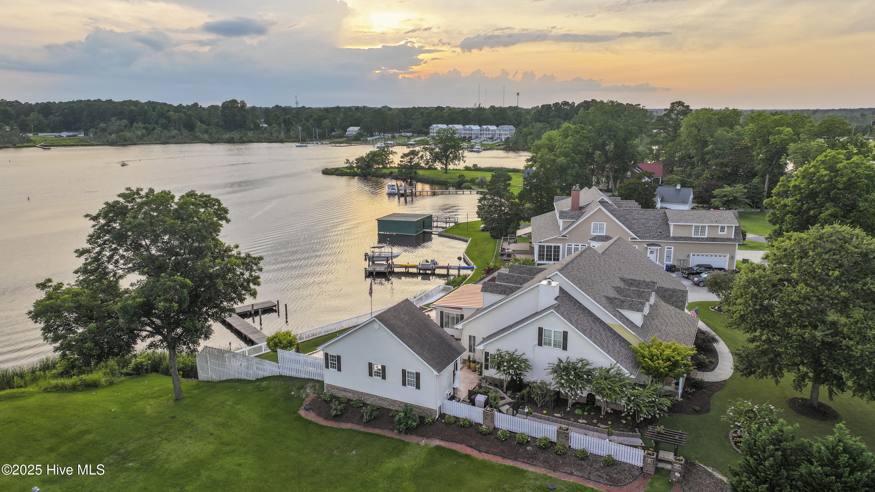 100515842 | Photo 37