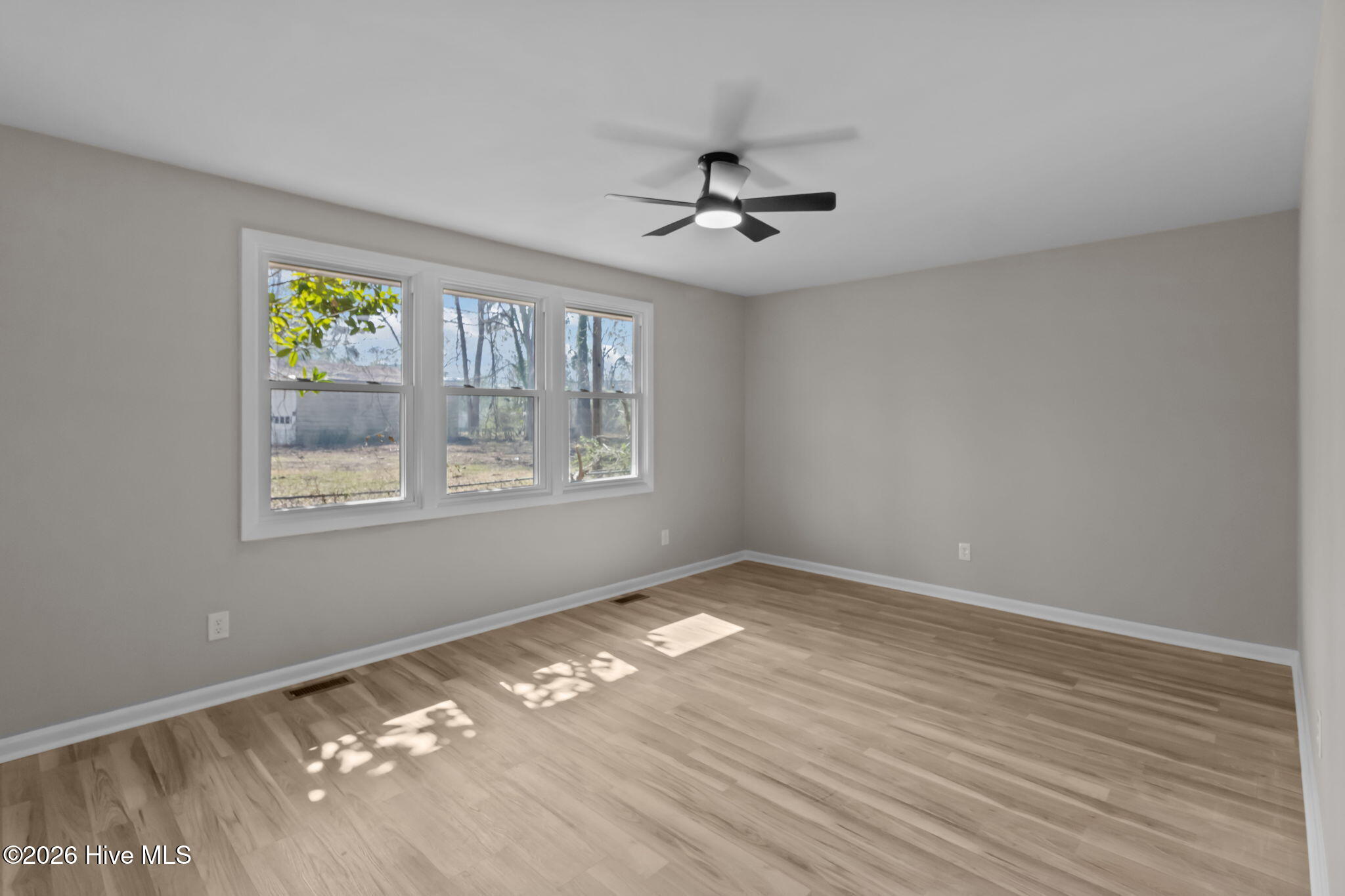 100557666 | Photo 18