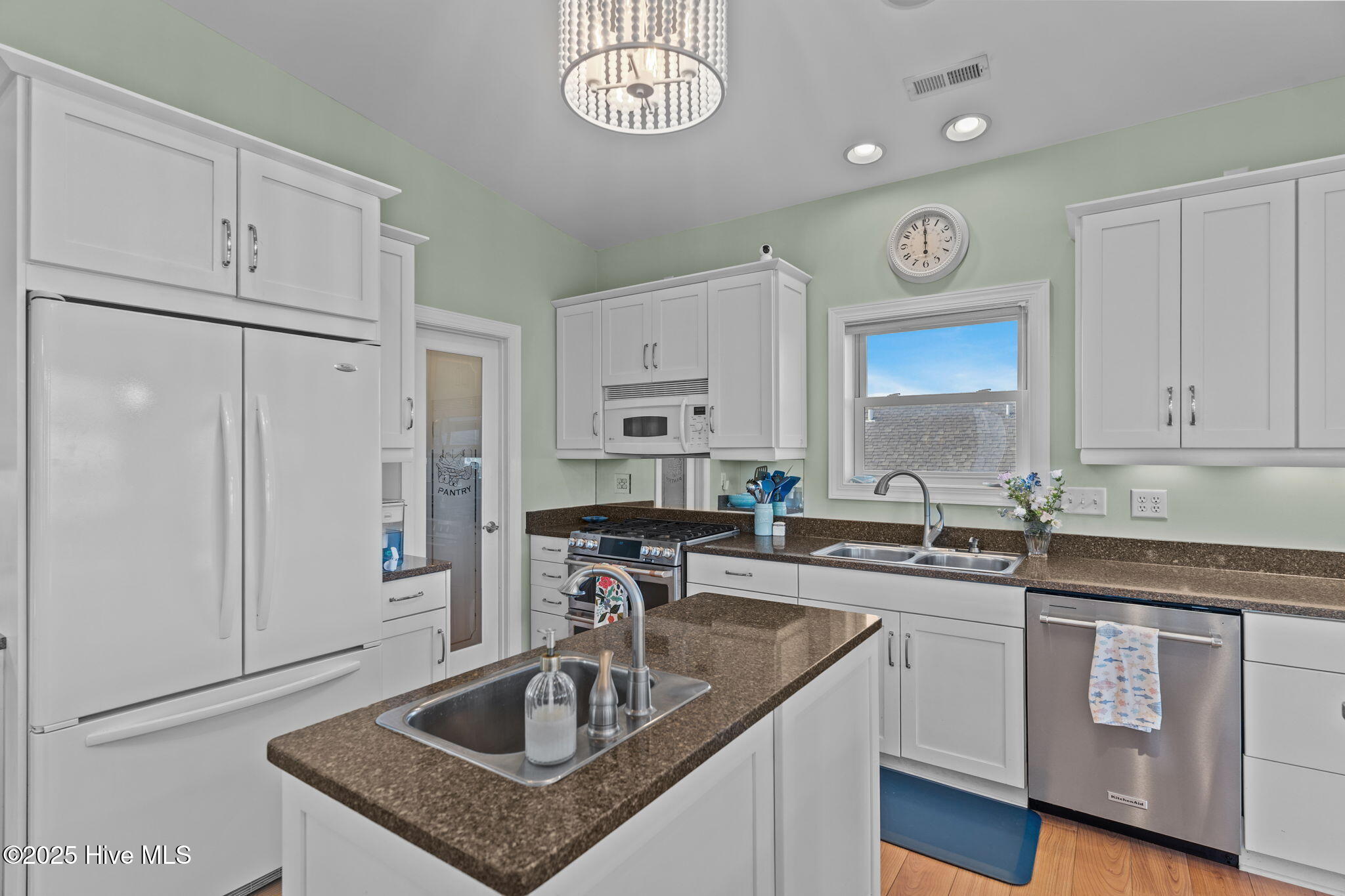 100544368 | Photo 25