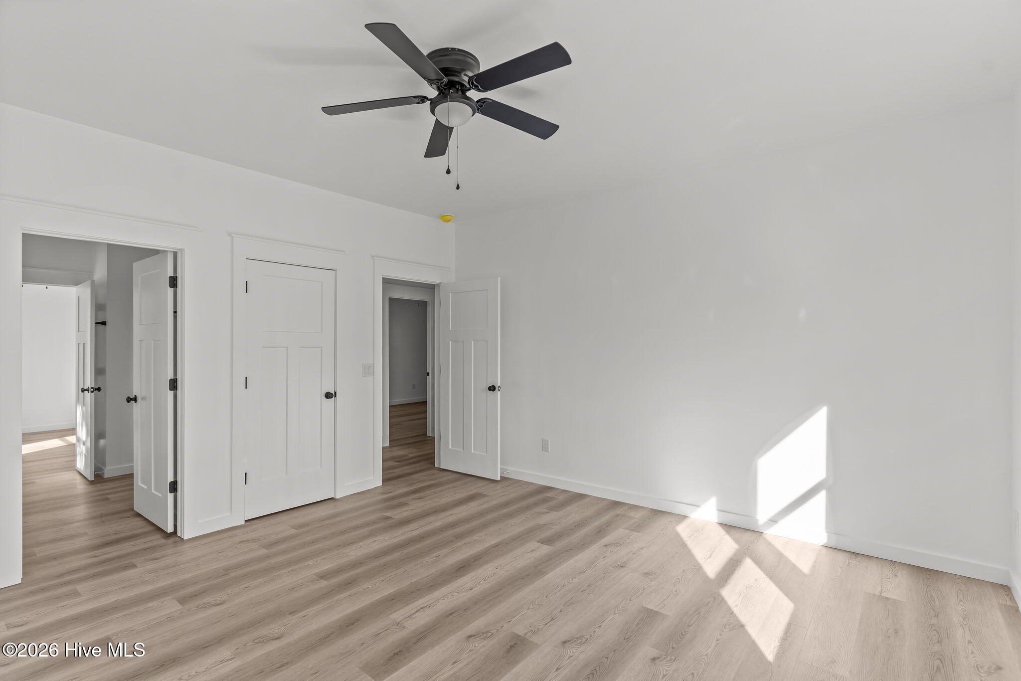 100549320 | Photo 25