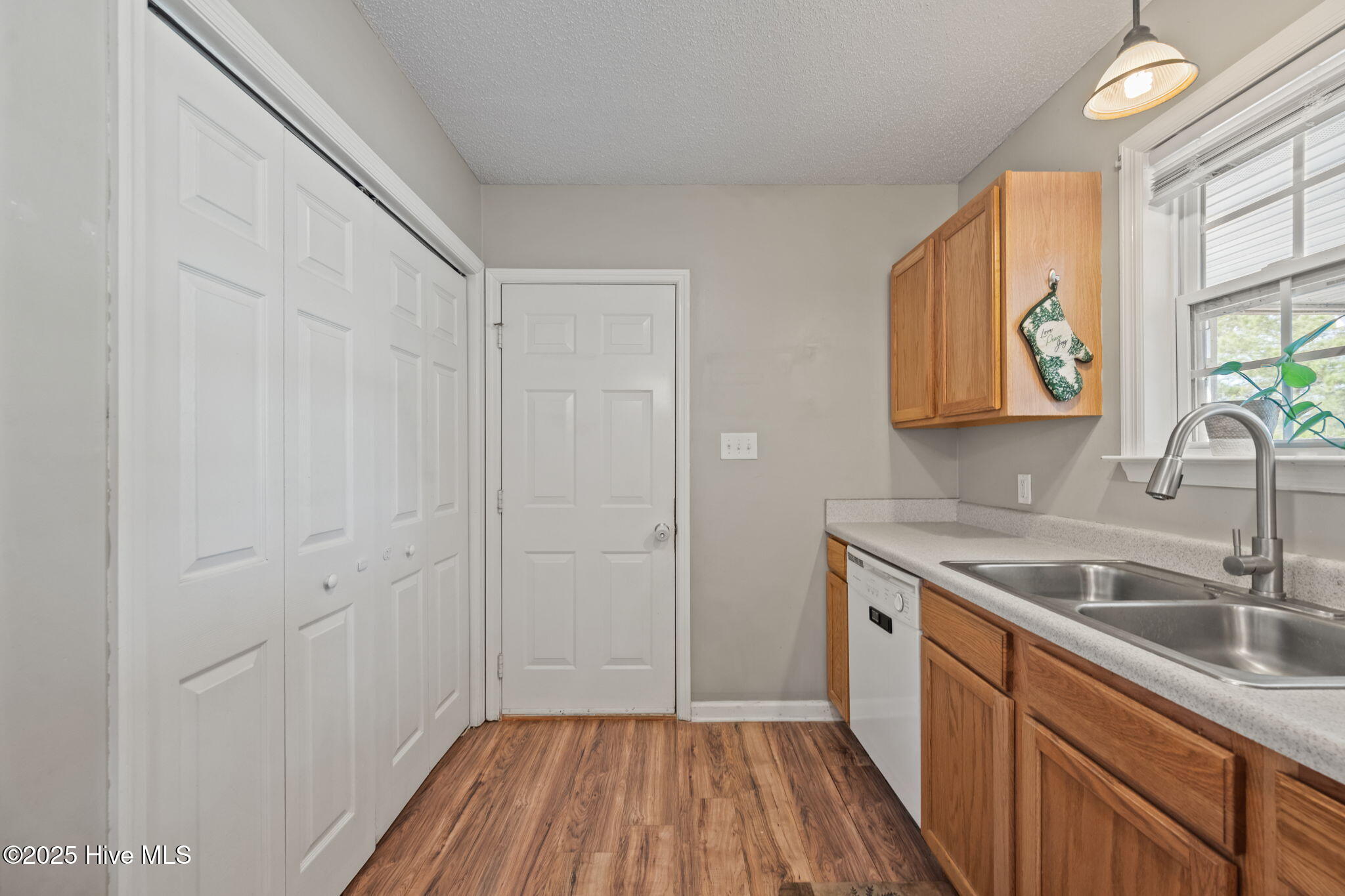 100546137 | Photo 19