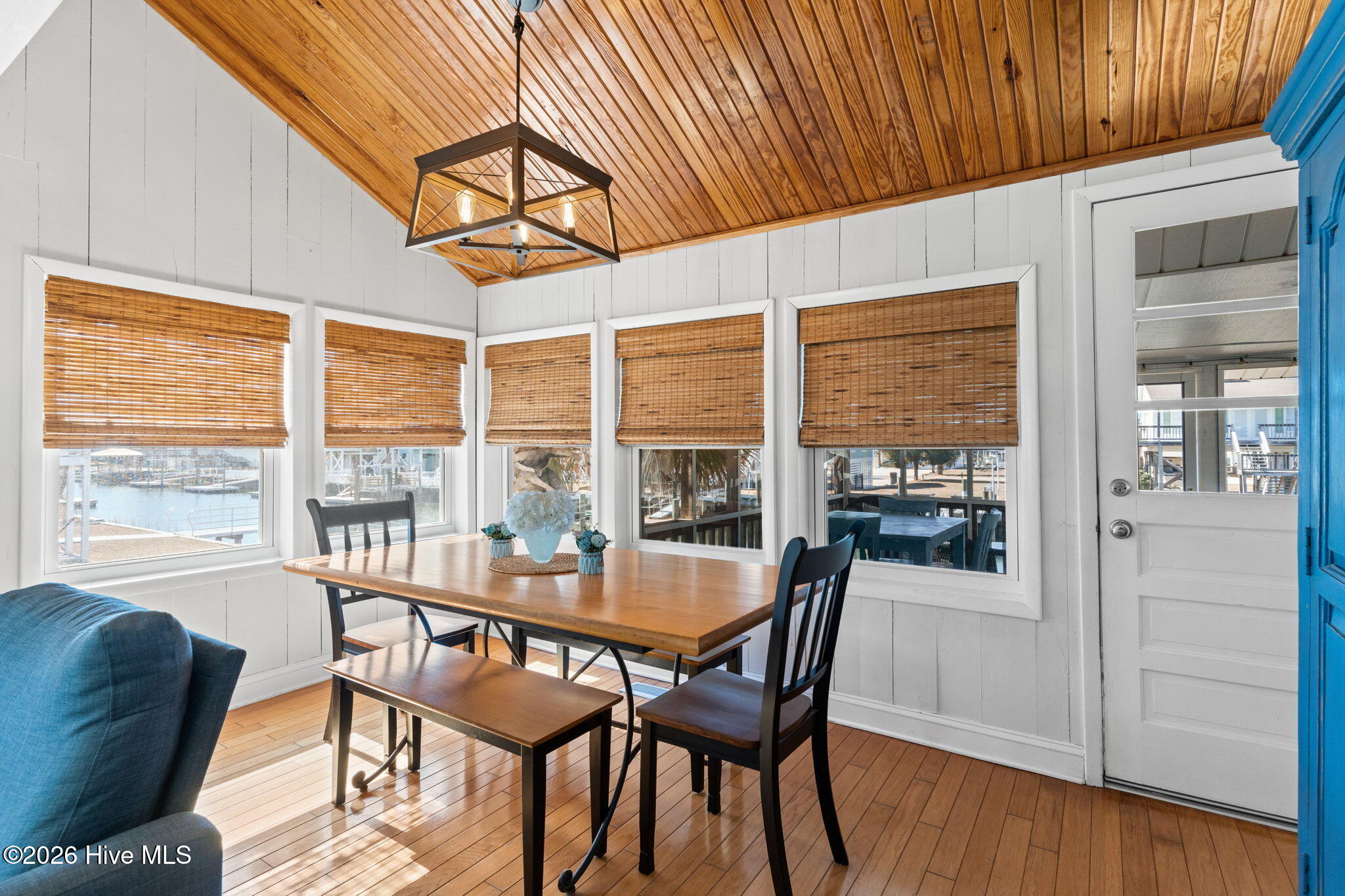 100554789 | Photo 16