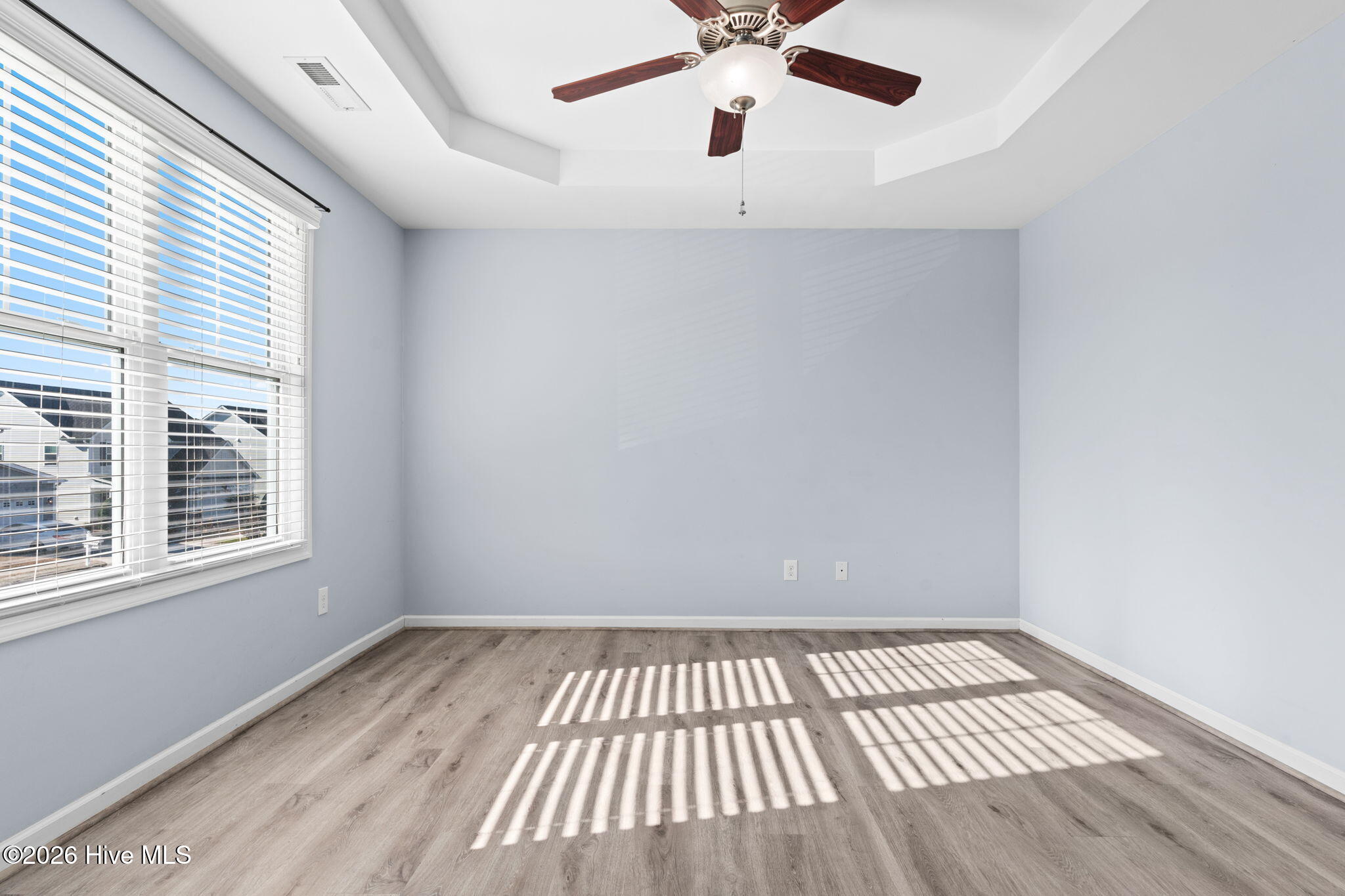 100548776 | Photo 17