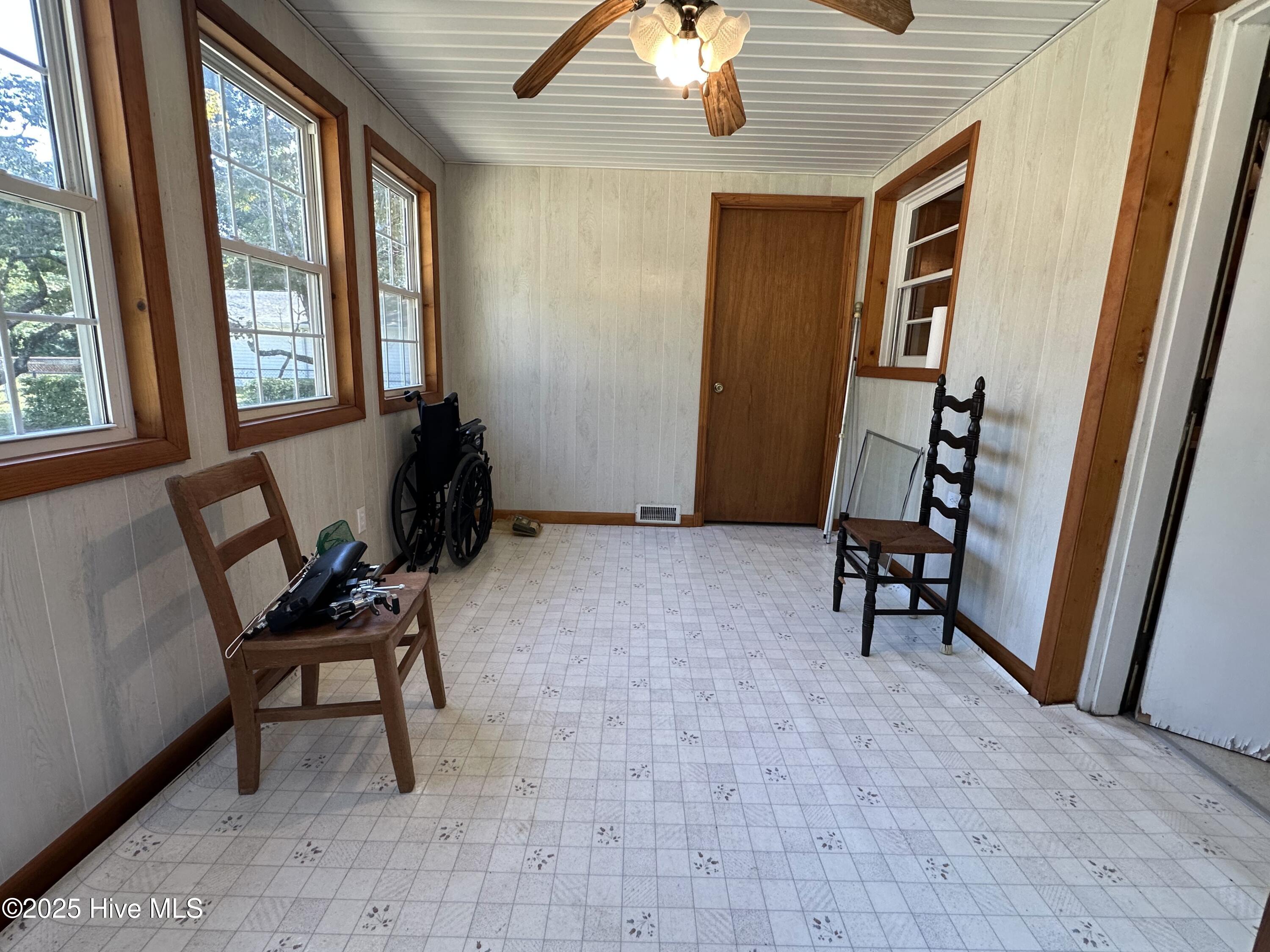 100532099 | Photo 12