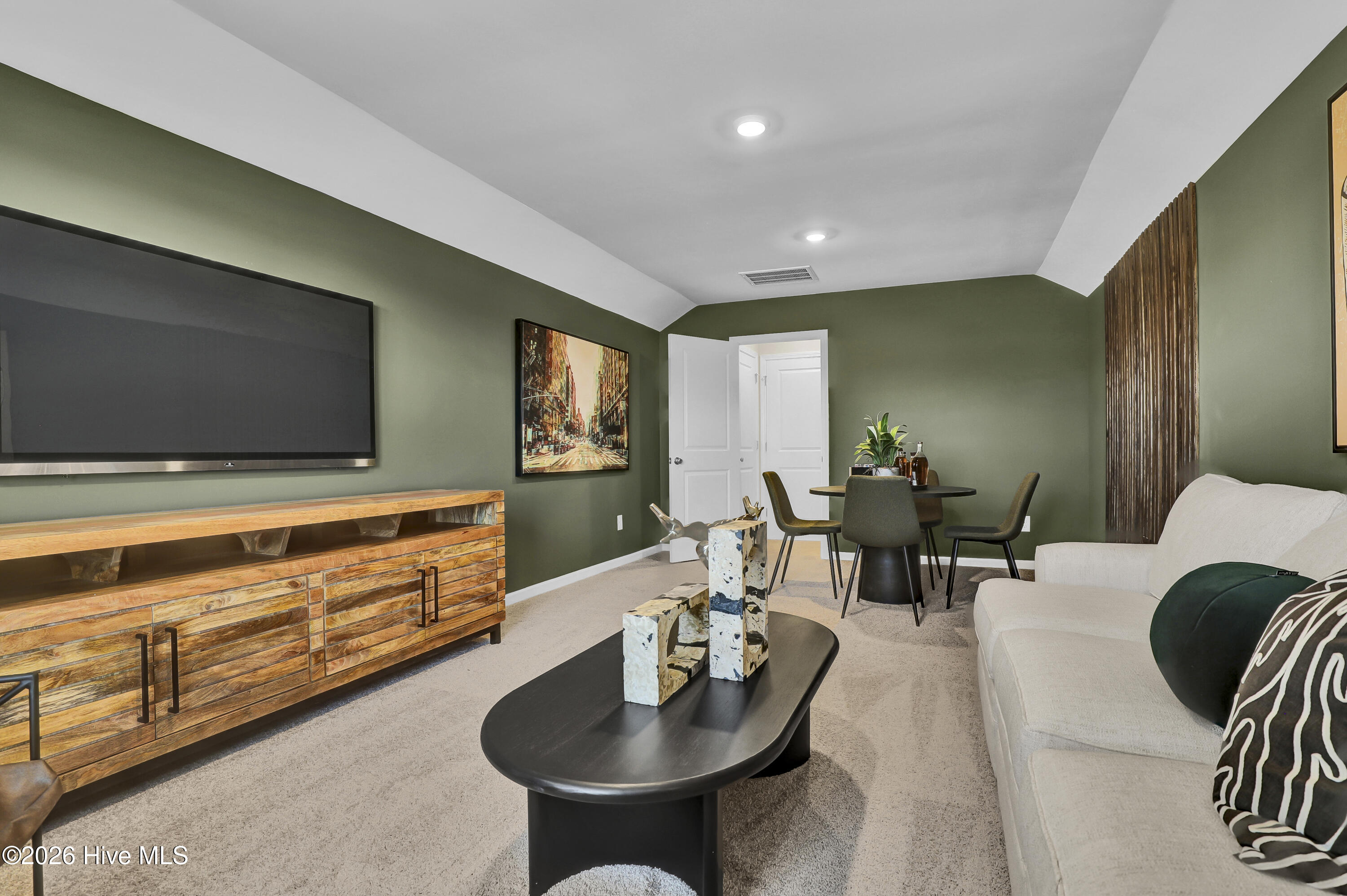 100550125 | Photo 17