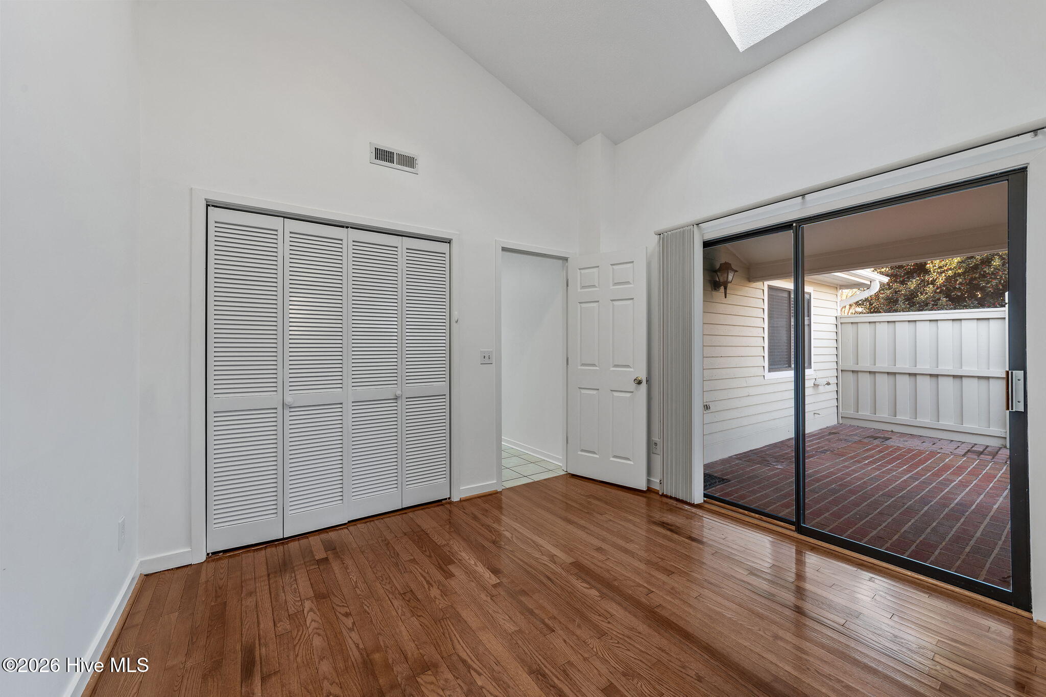 100553708 | Photo 13