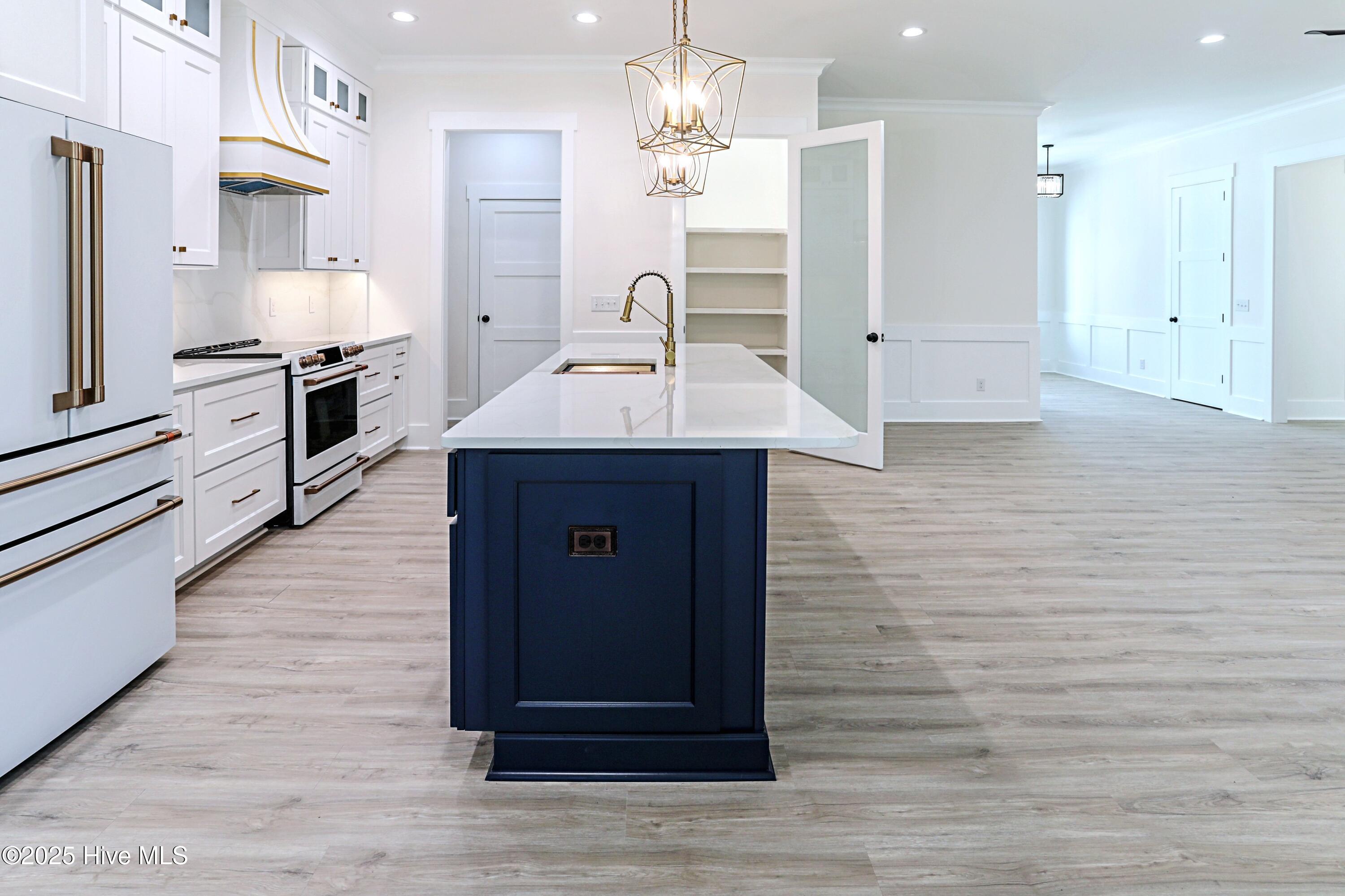 100535738 | Photo 29