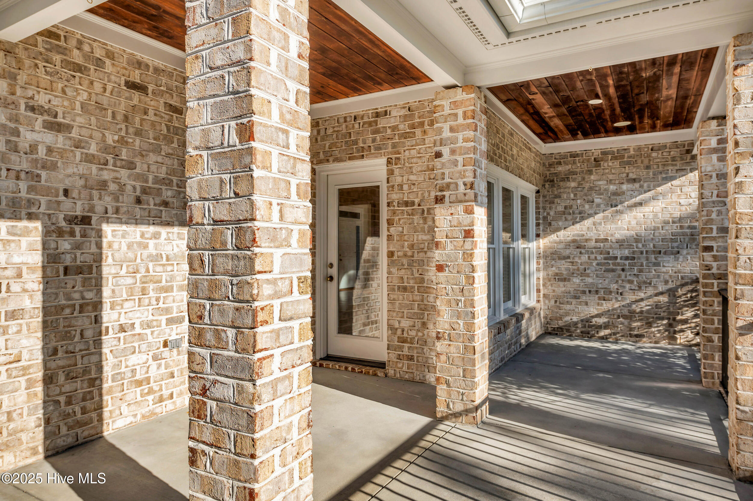 100542243 | Photo 34