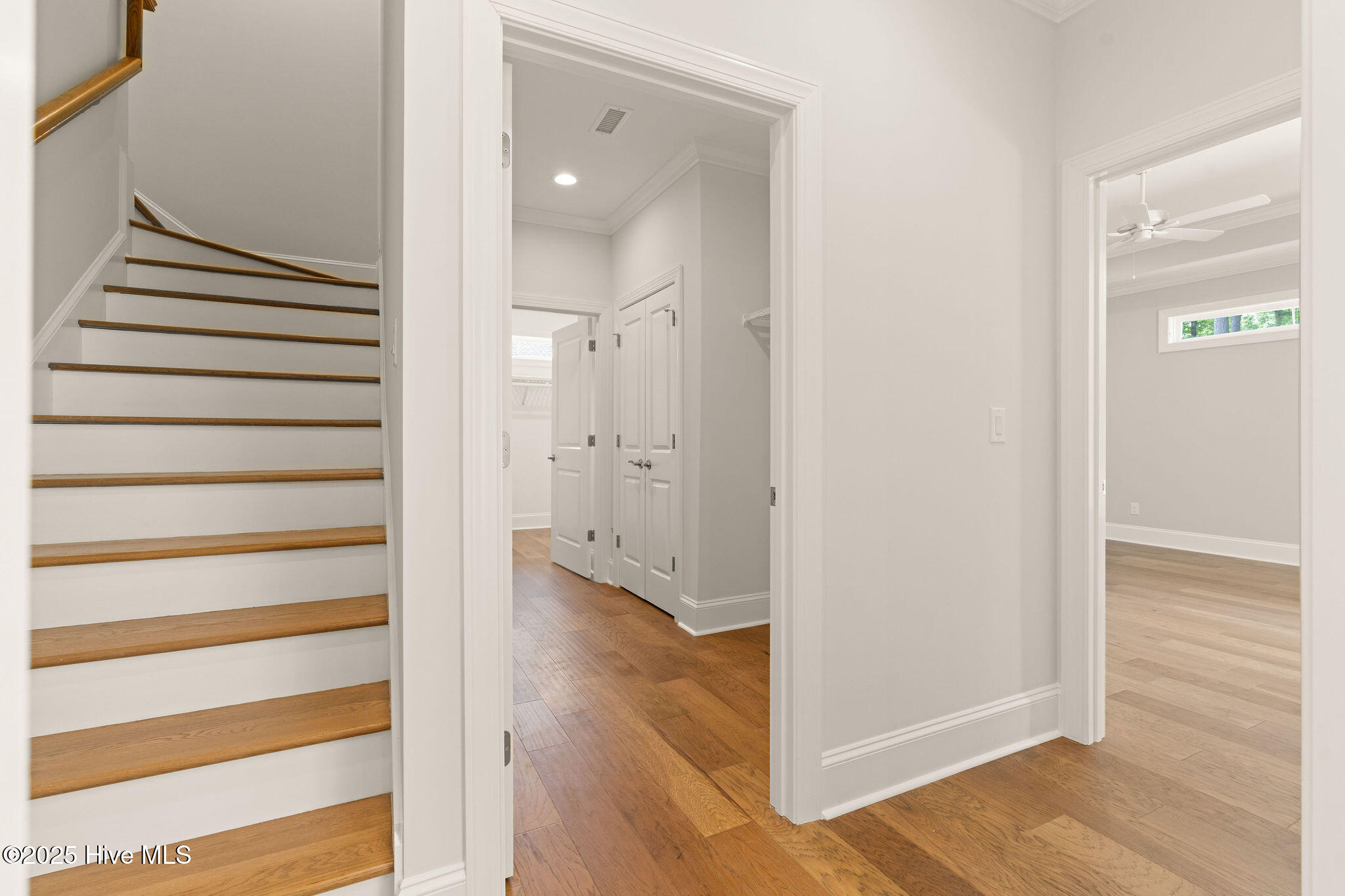 100530000 | Photo 33