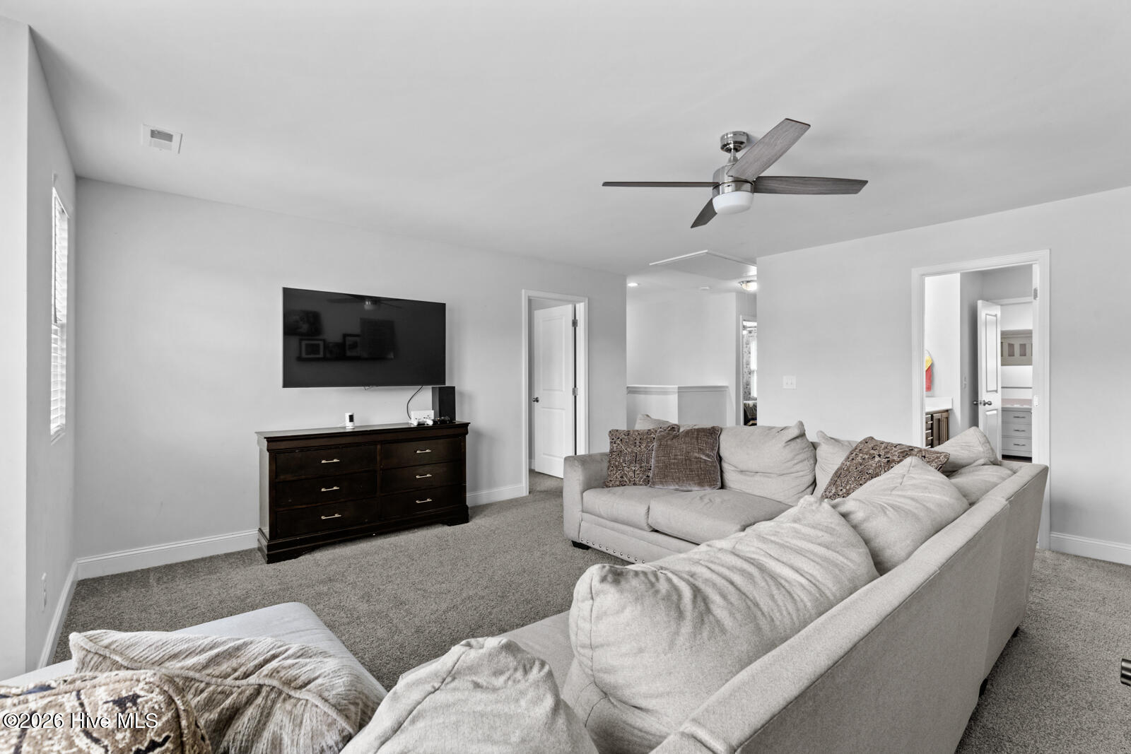 100565917 | Photo 32