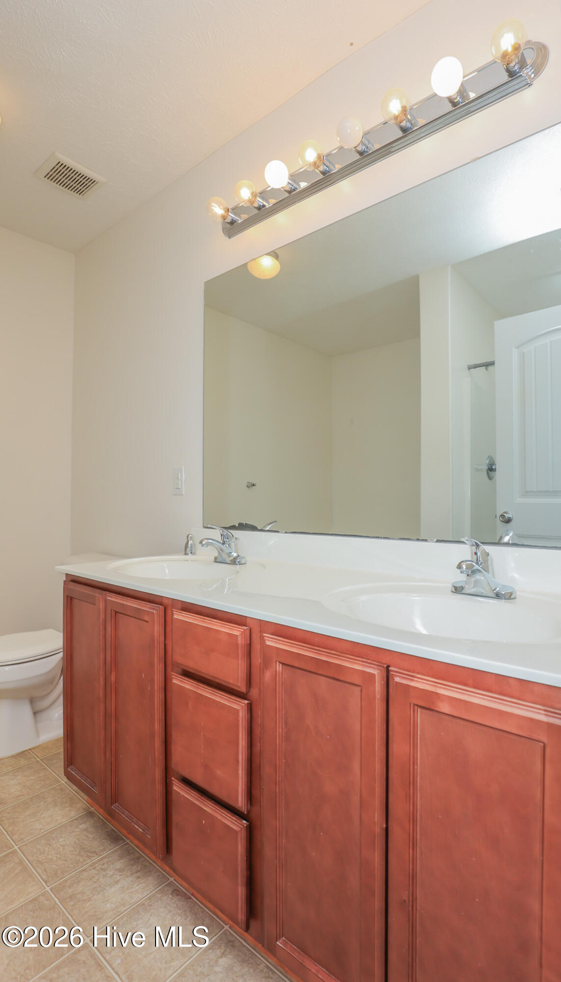 100523026 | Photo 20