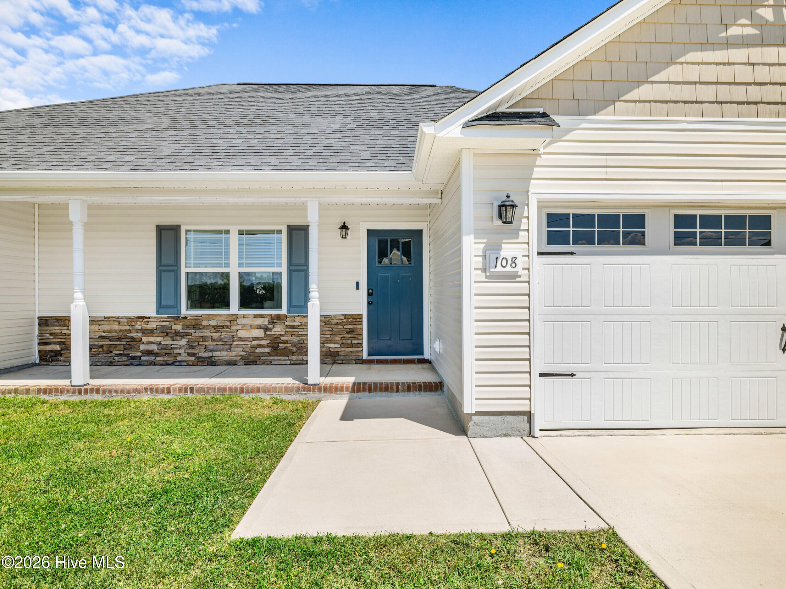 100569588 | Photo 32