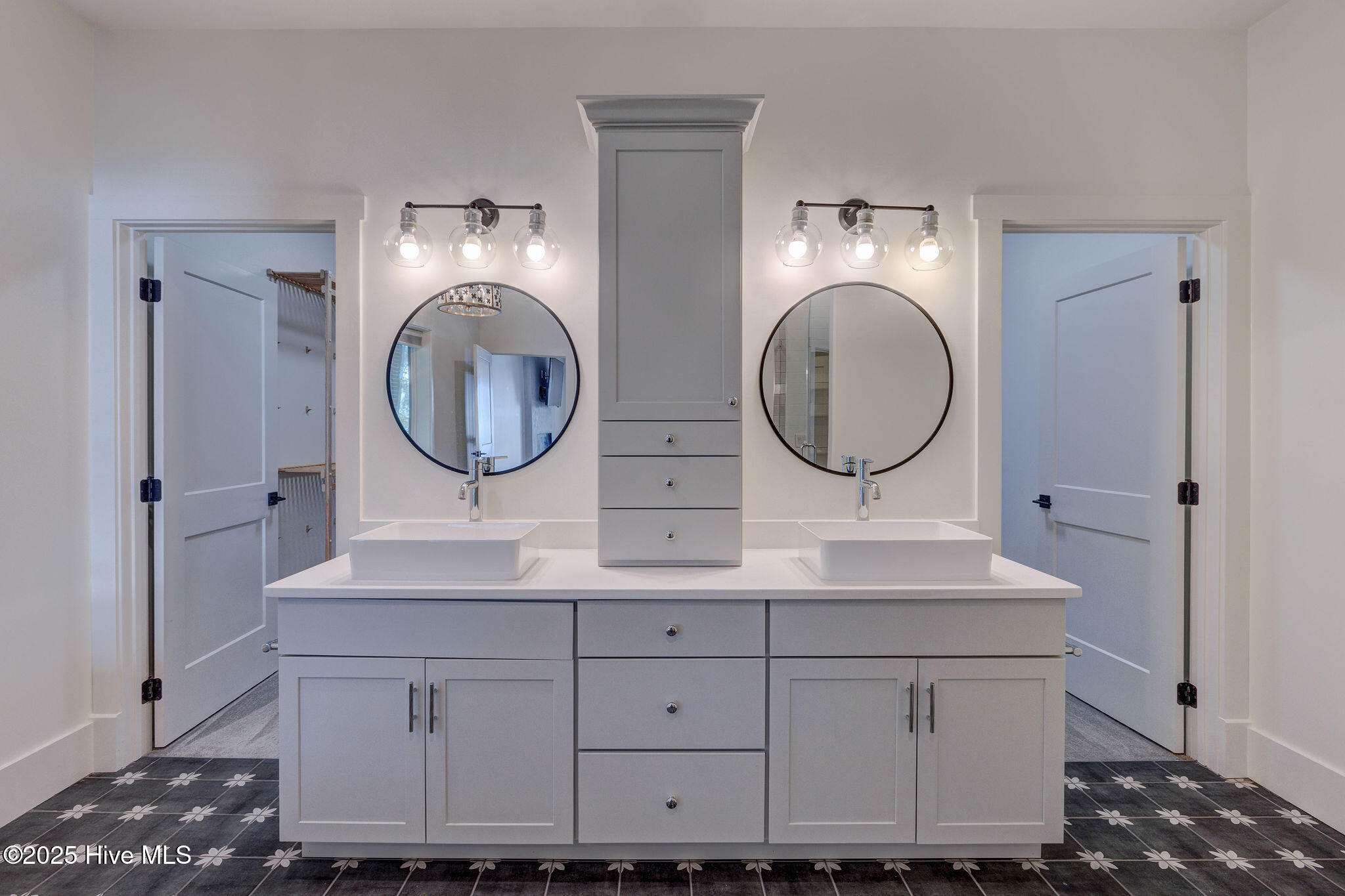 100556089 | Photo 30