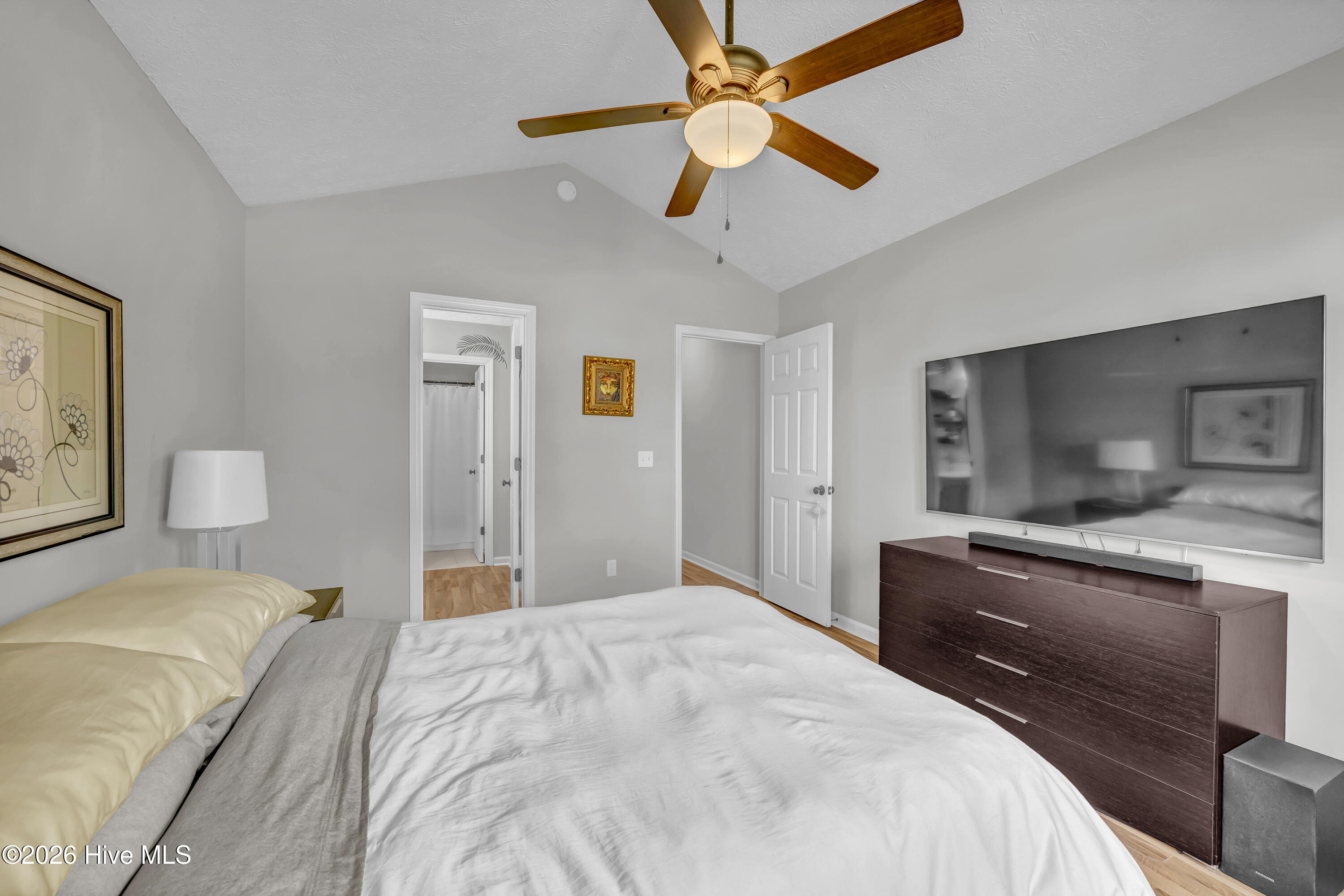 100565198 | Photo 14