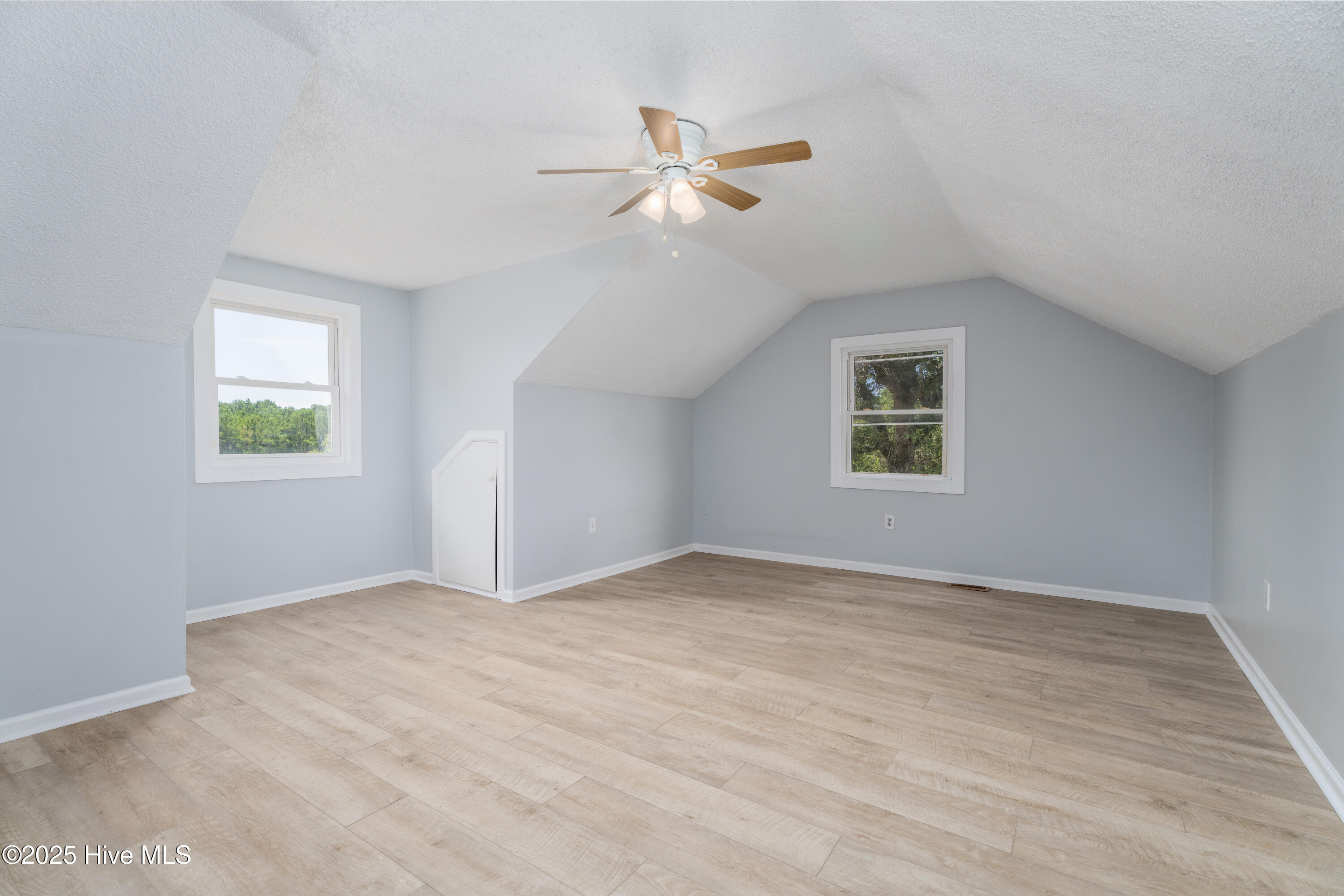 100520463 | Photo 16