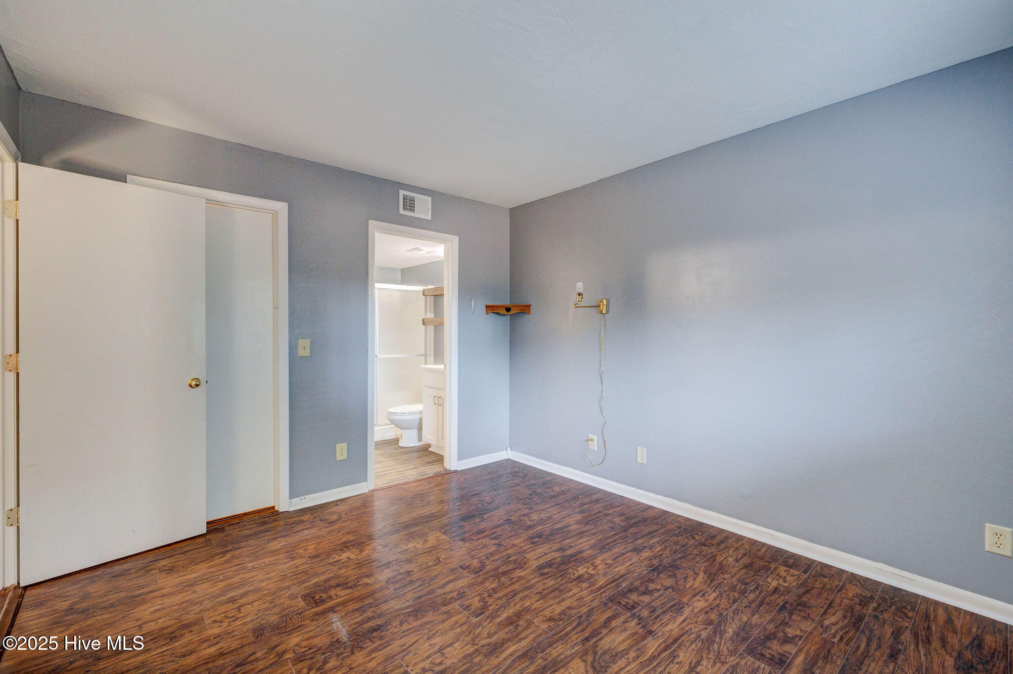 100535312 | Photo 18