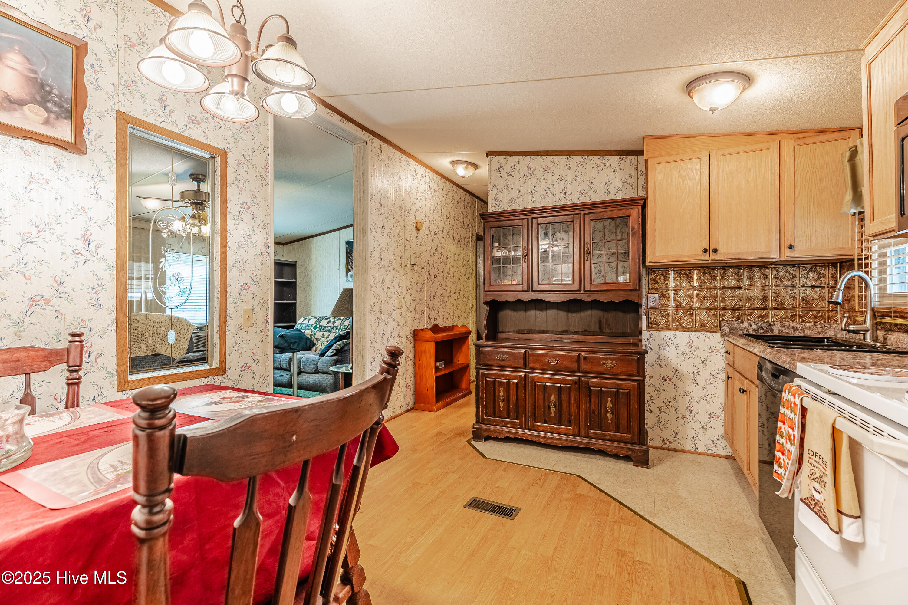 100543288 | Photo 20