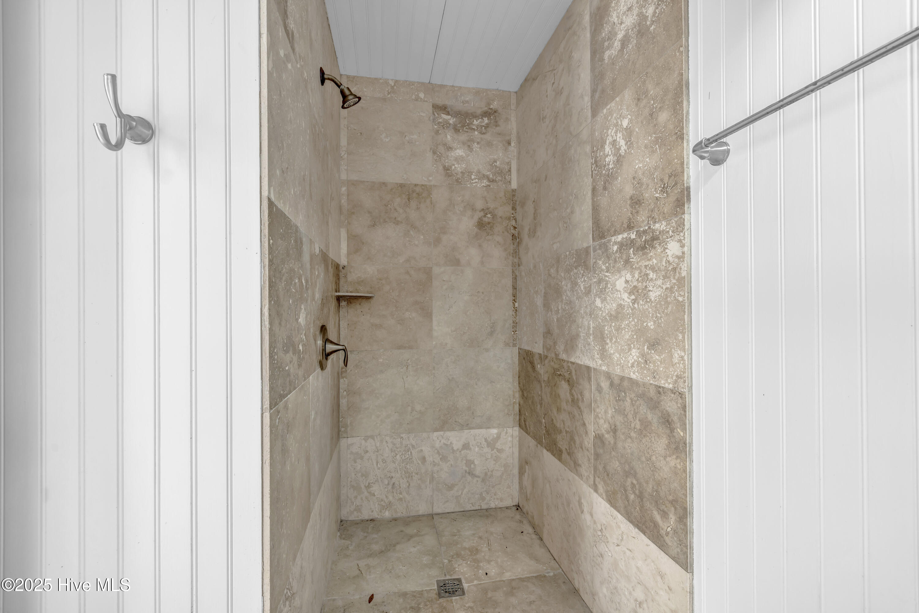 100519719 | Photo 47