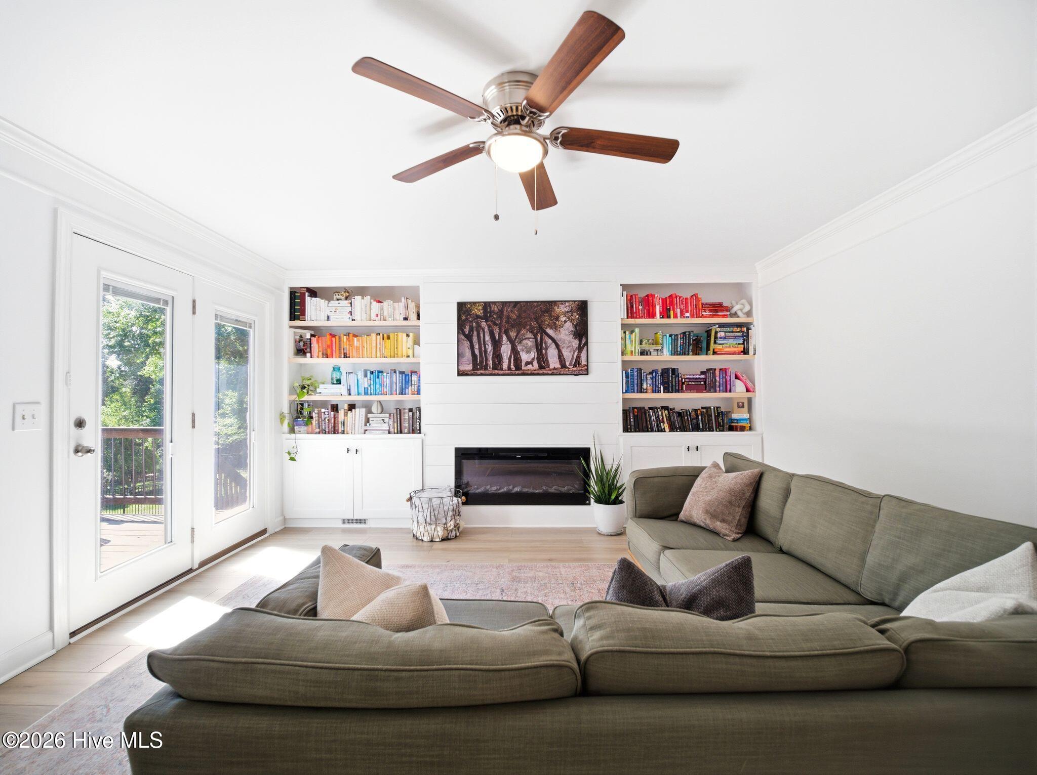 100568966 | Photo 25