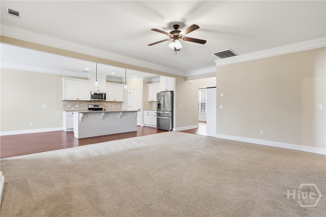 Open Floor Plan 
(not staged)