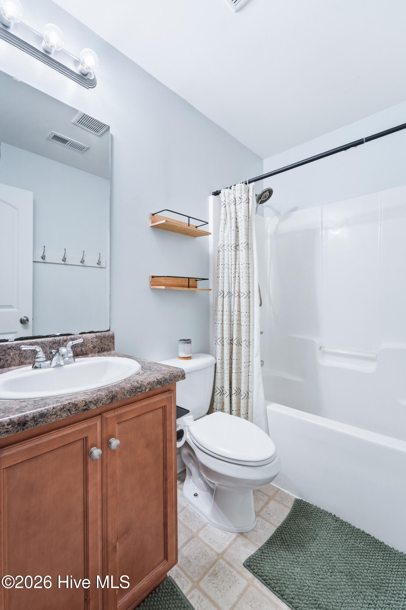 100568349 | Photo 15