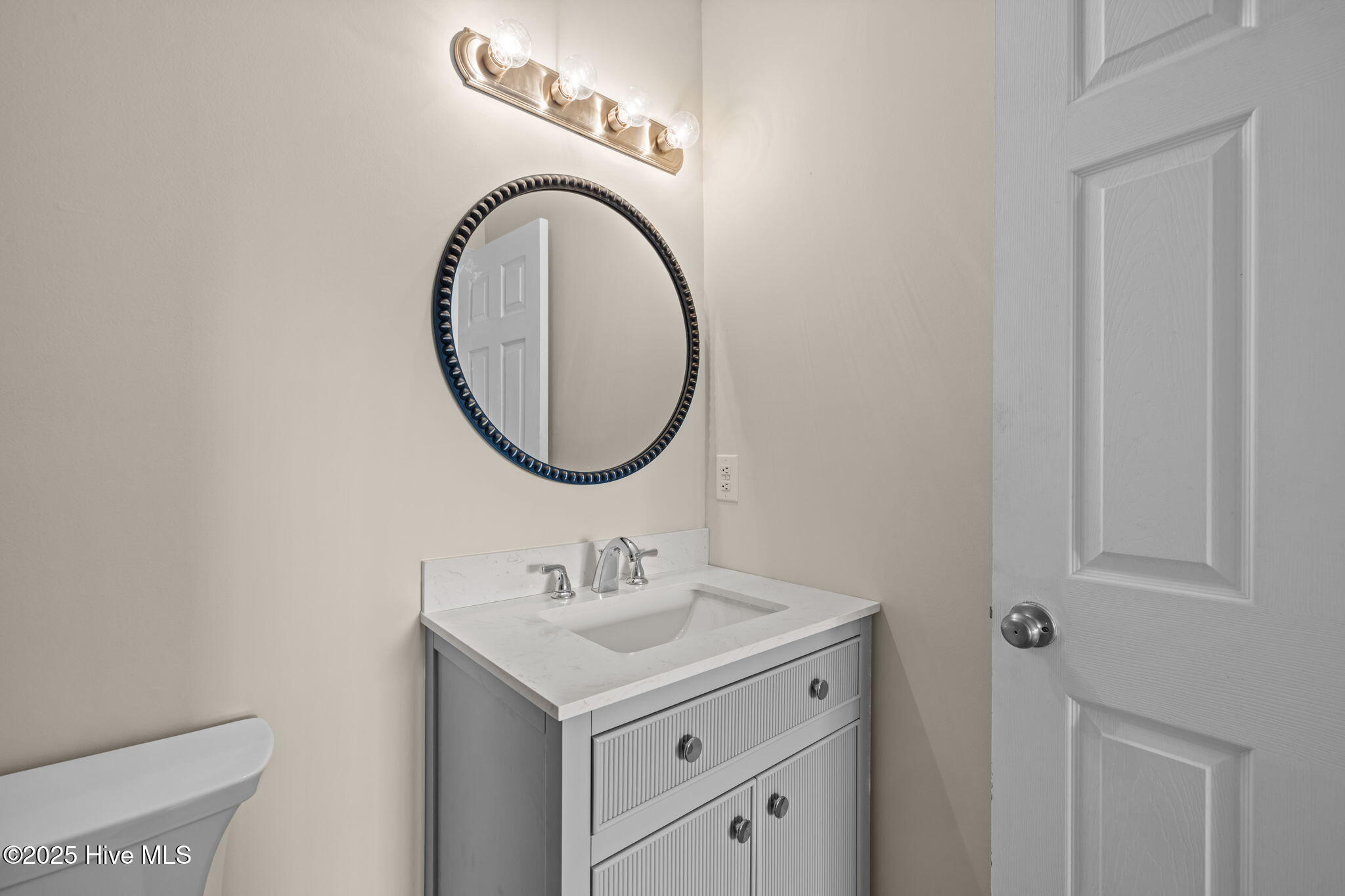 100542316 | Photo 12