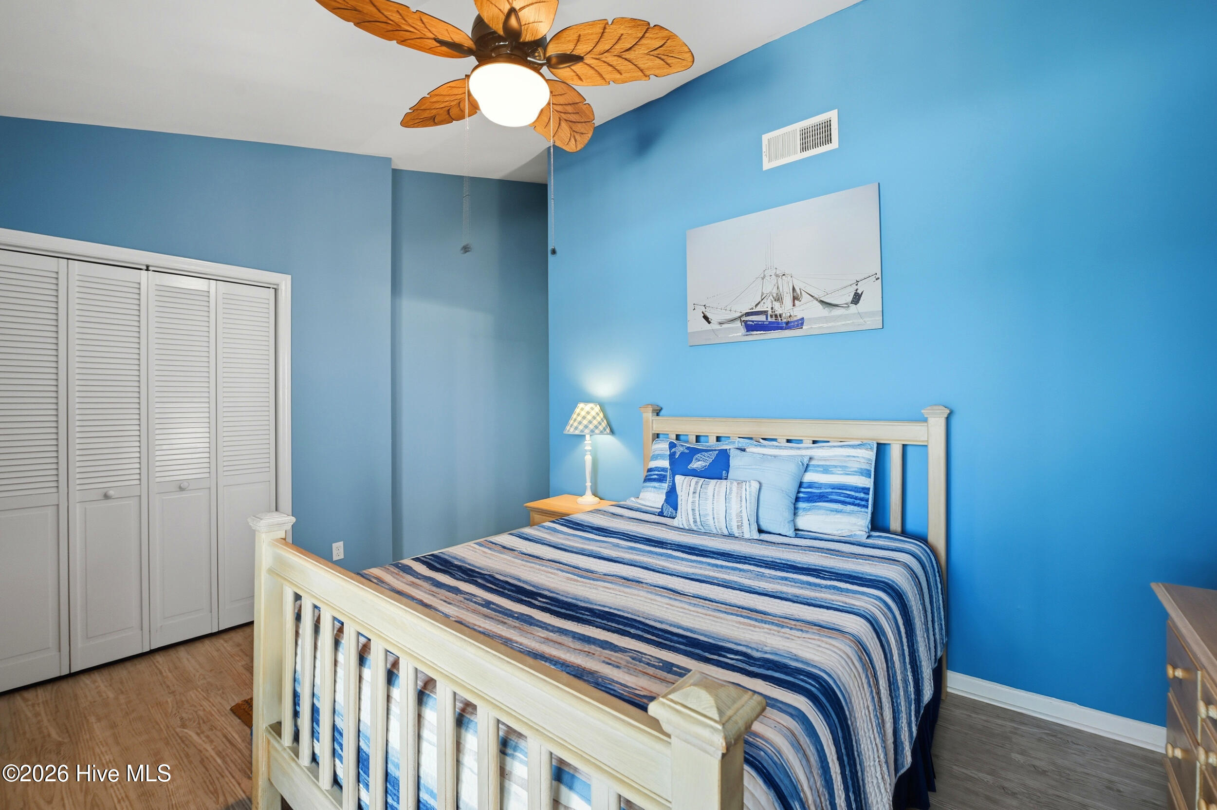 100563285 | Photo 36