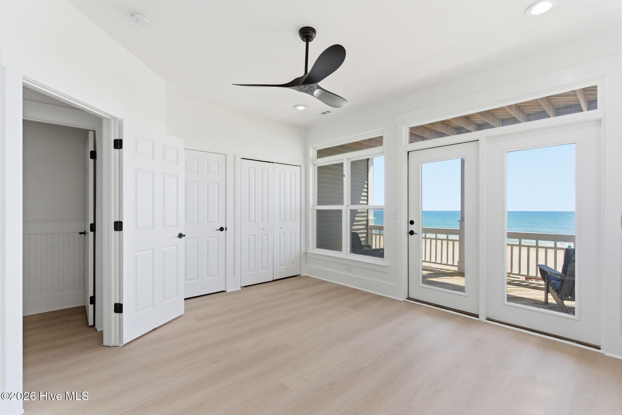 100570337 | Photo 54