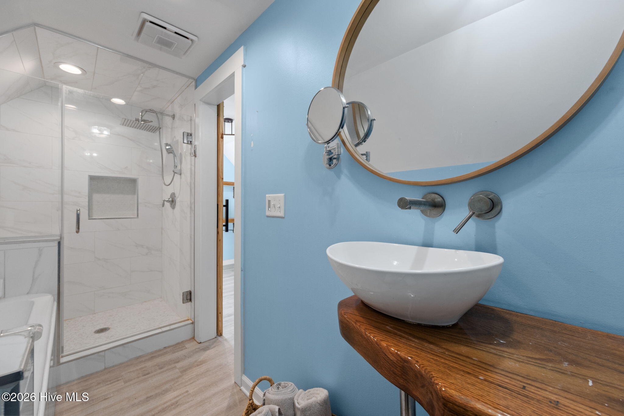 100561787 | Photo 43