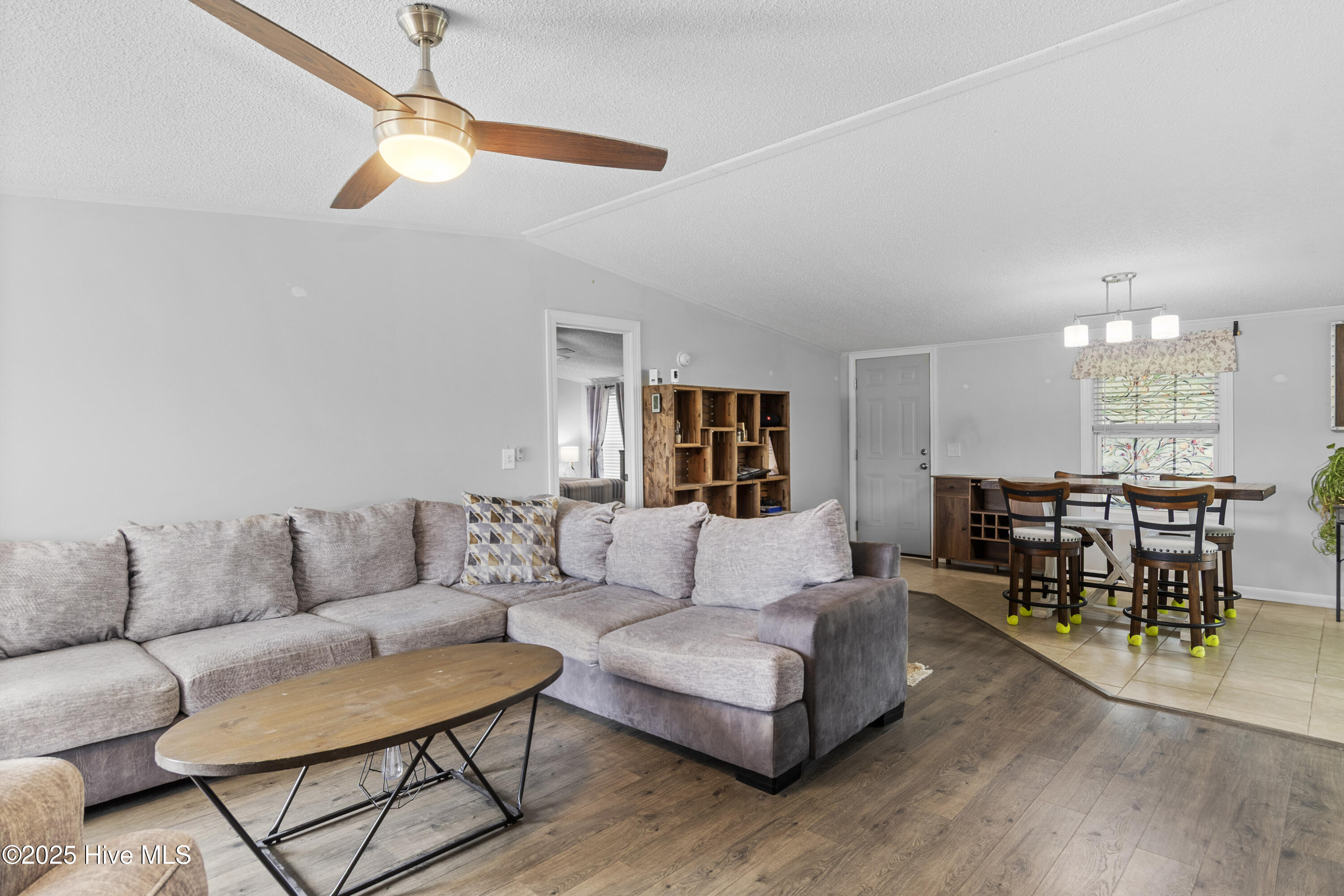 100517540 | Photo 25