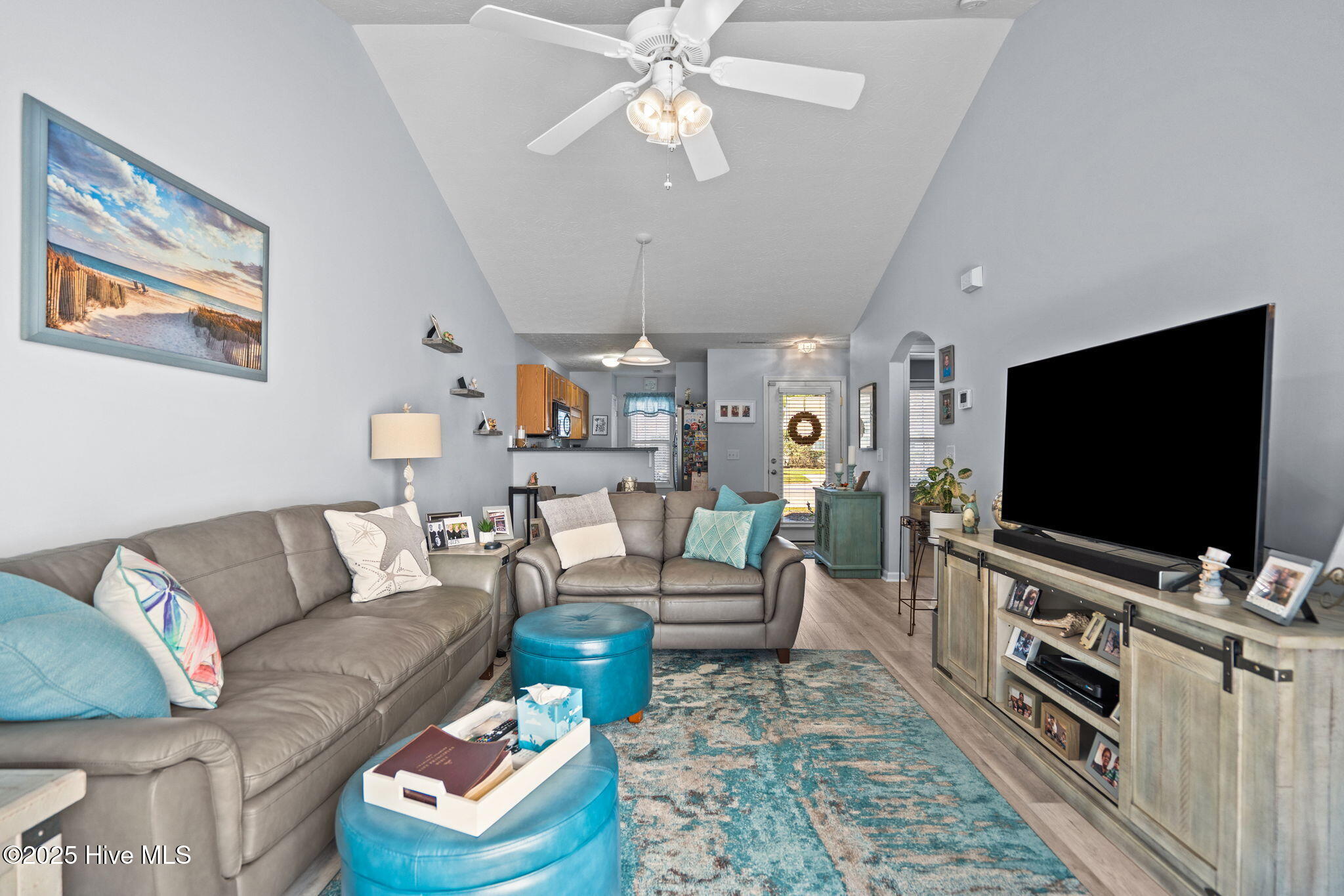 100537421 | Photo 15