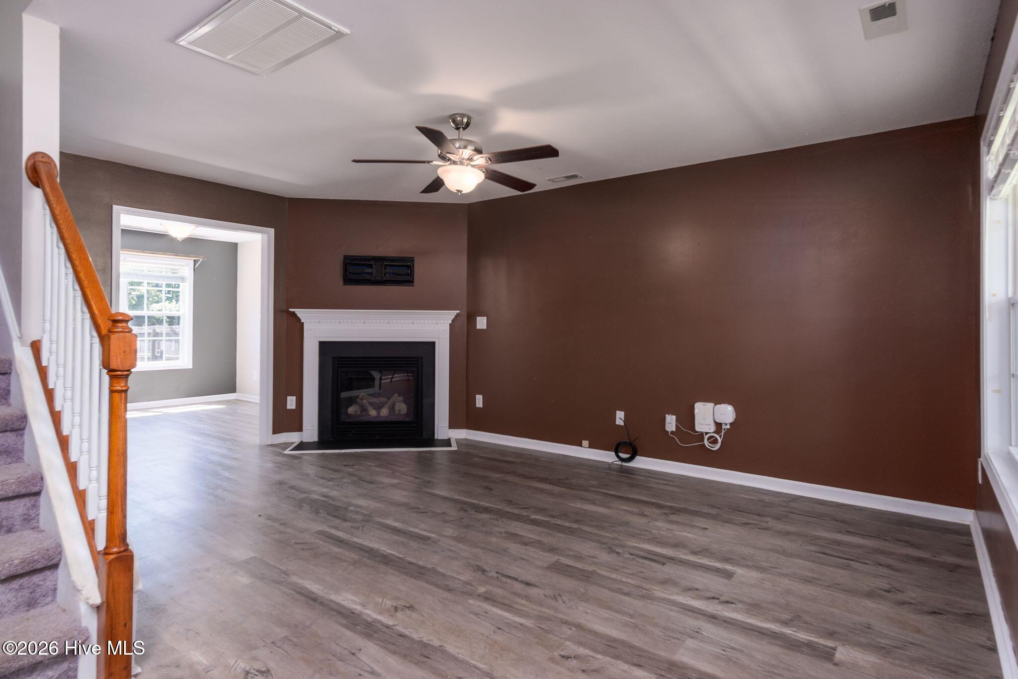 100569961 | Photo 10