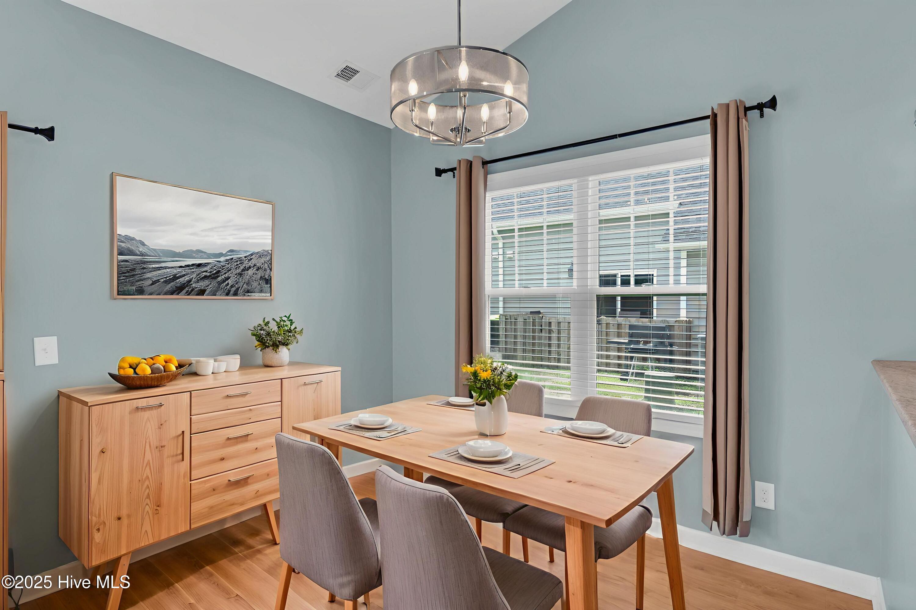 100549260 | Photo 11