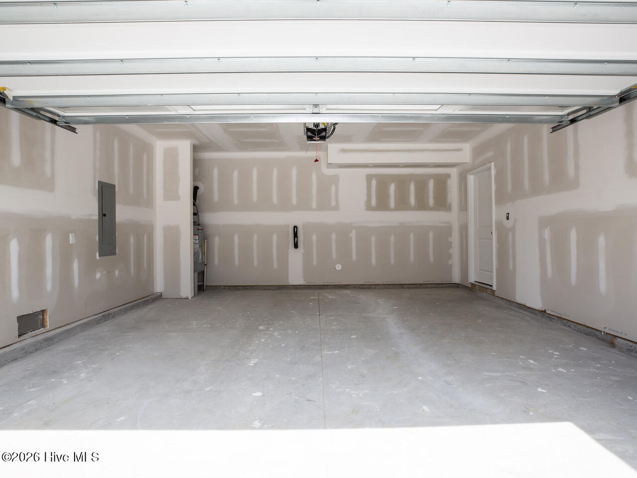 100565274 | Photo 38