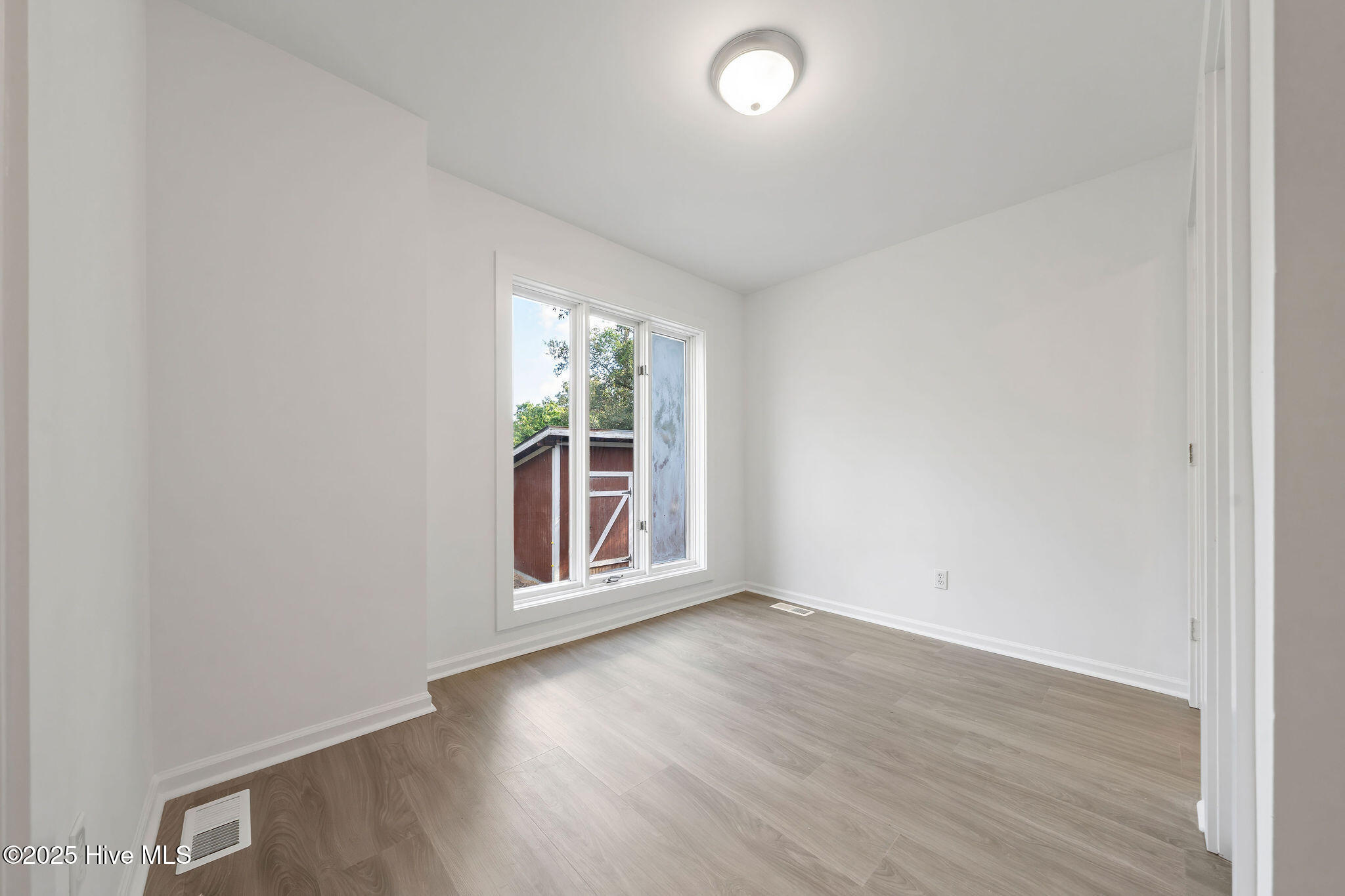 100522130 | Photo 21