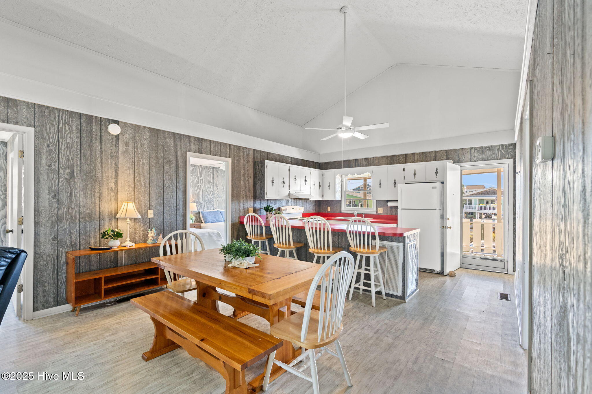 100537501 | Photo 17