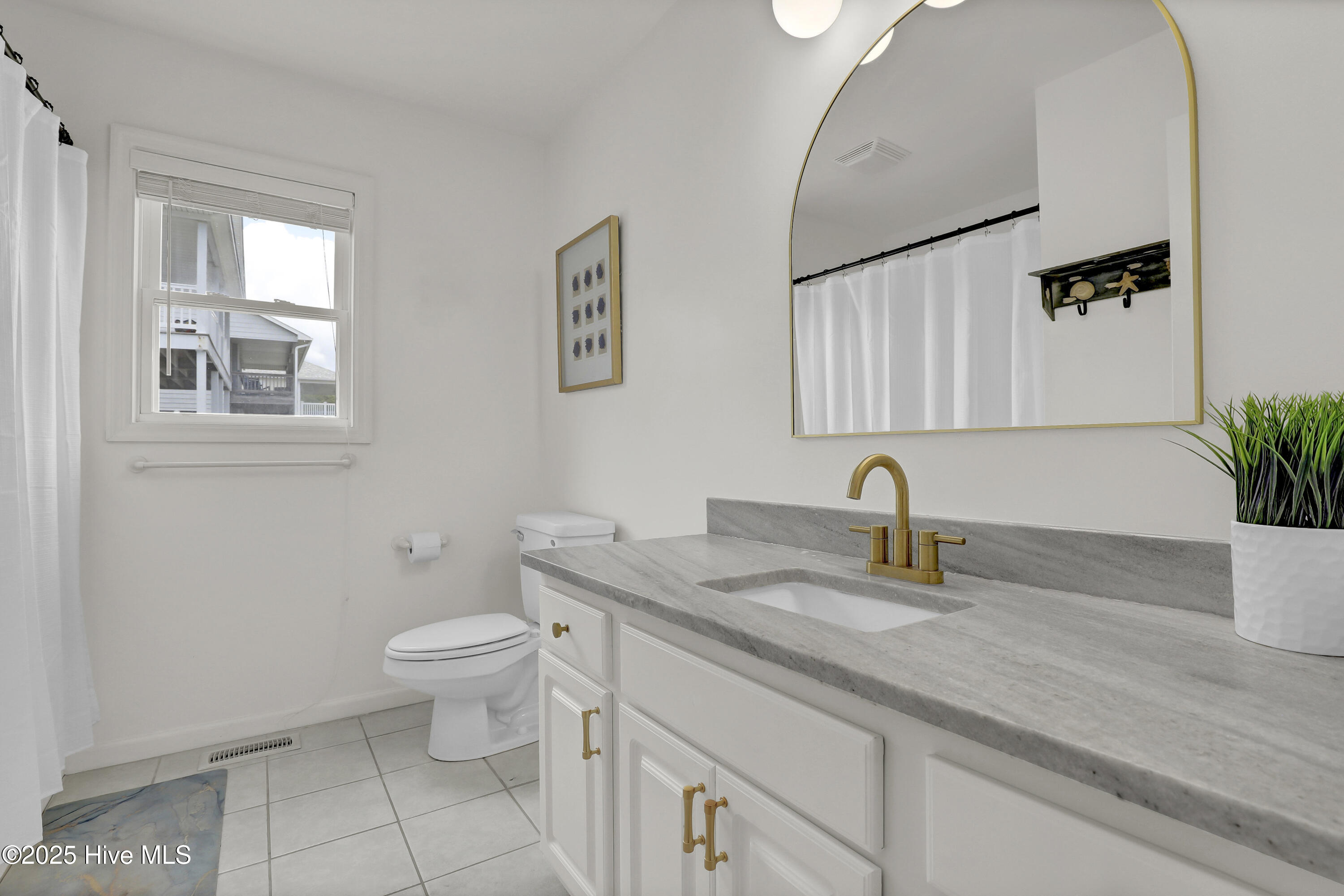 100521300 | Photo 65