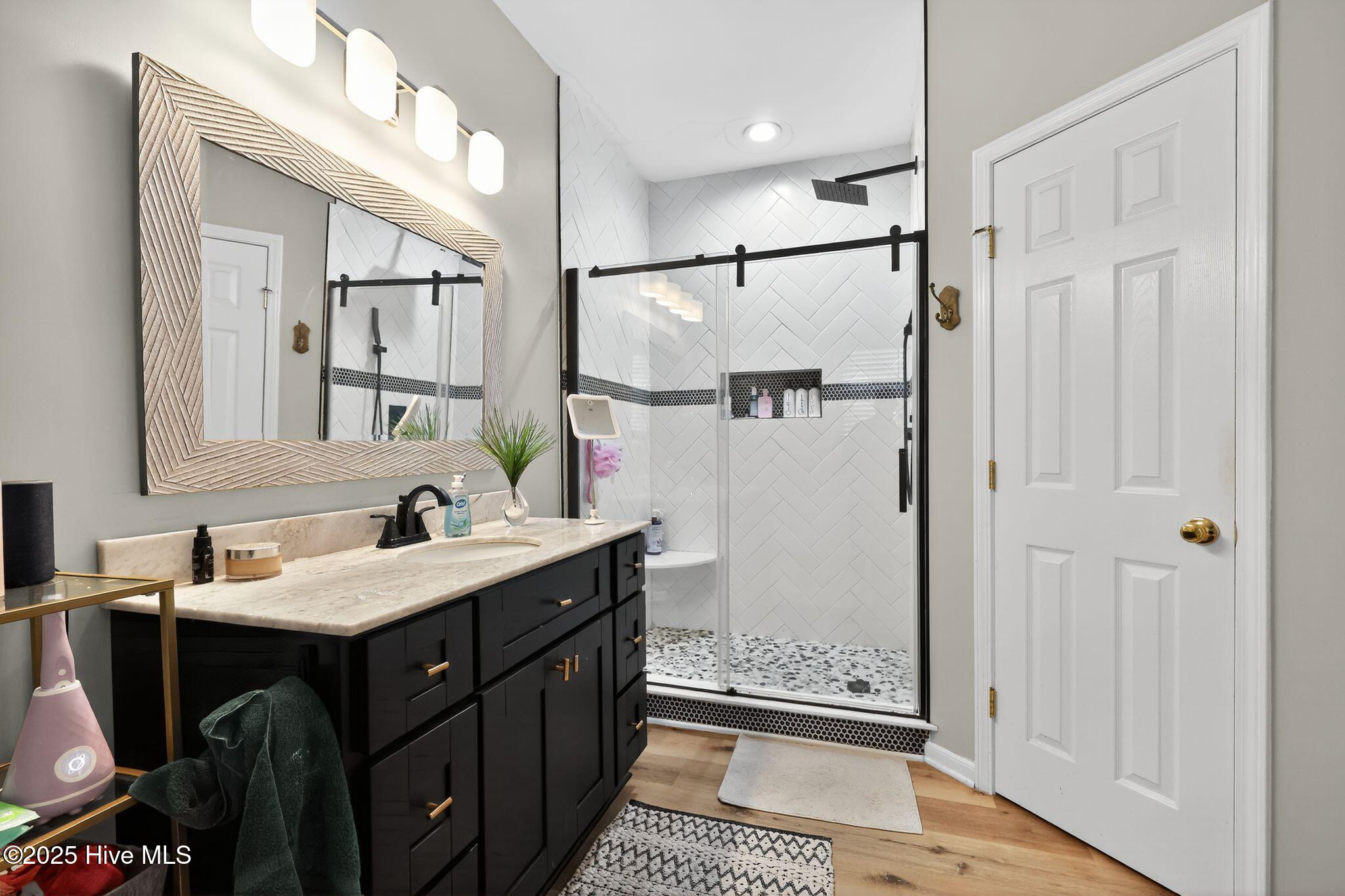 100539359 | Photo 24