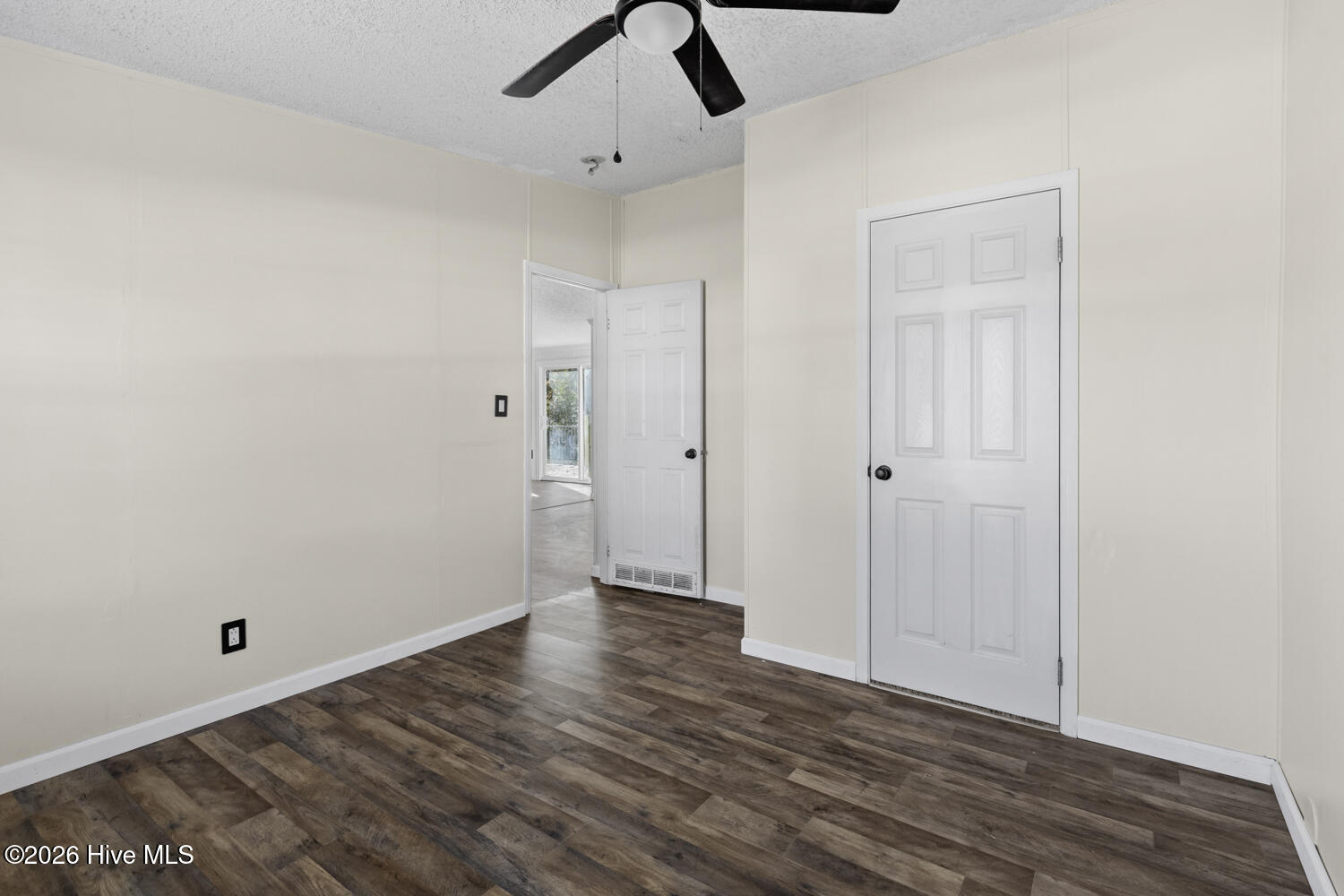 100550172 | Photo 22