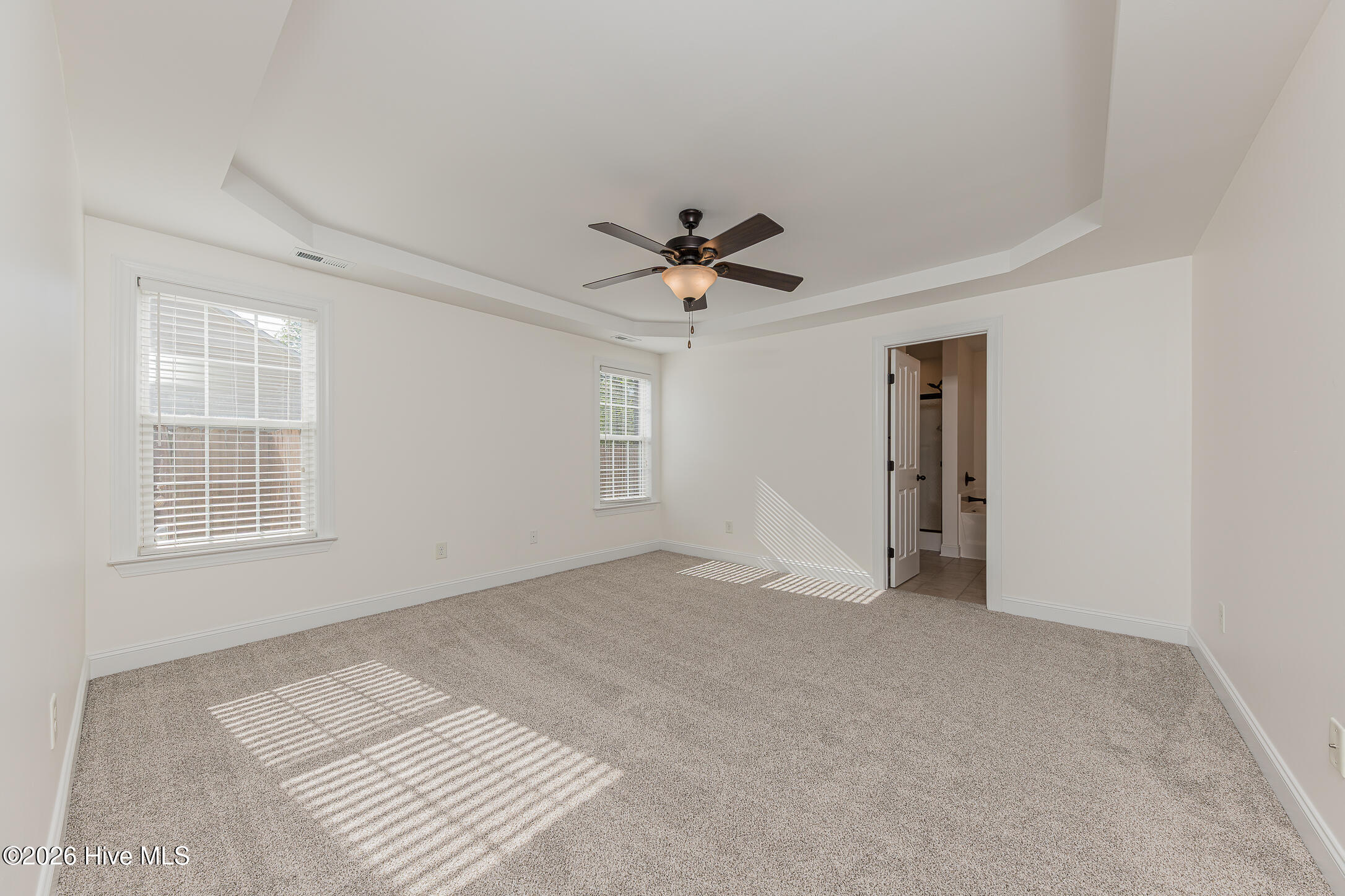 100566489 | Photo 27