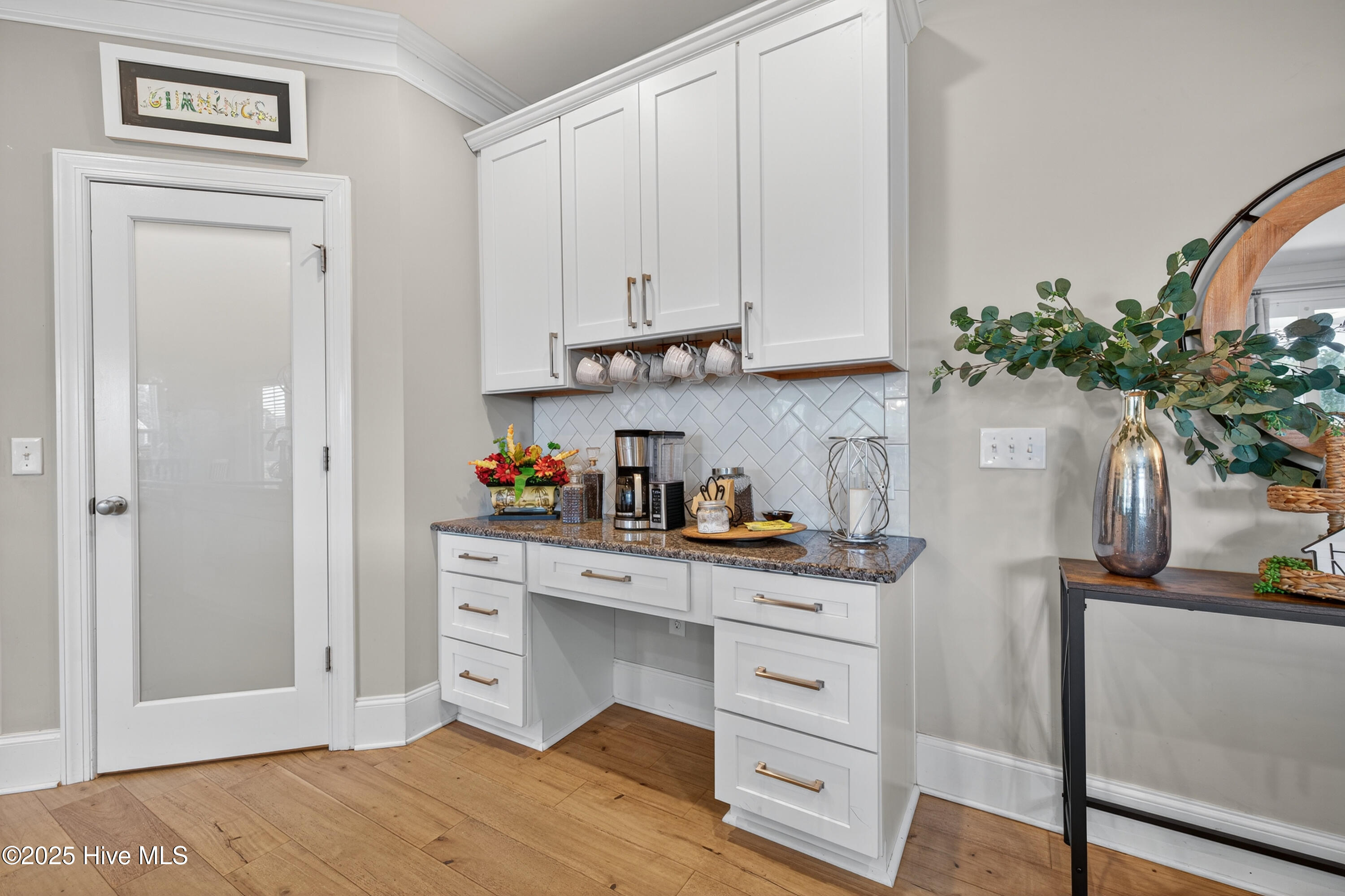 100562726 | Photo 14