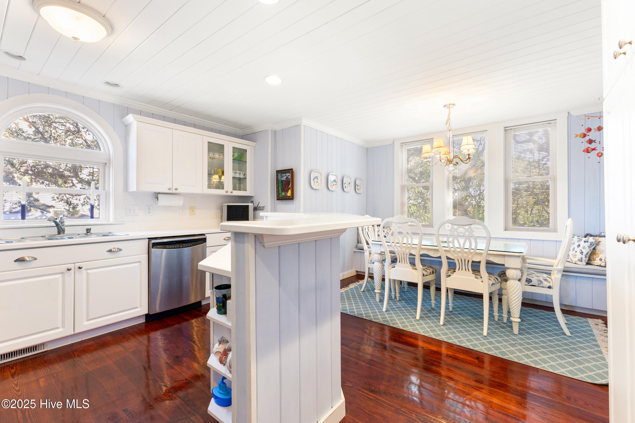 100545417 | Photo 13