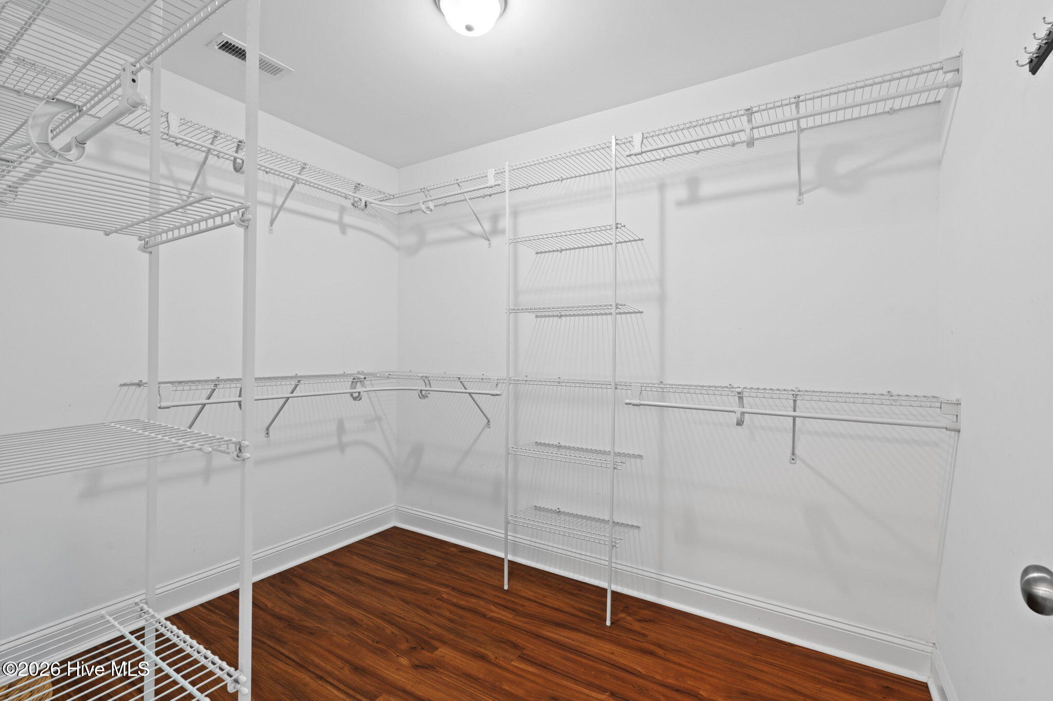 100564641 | Photo 27