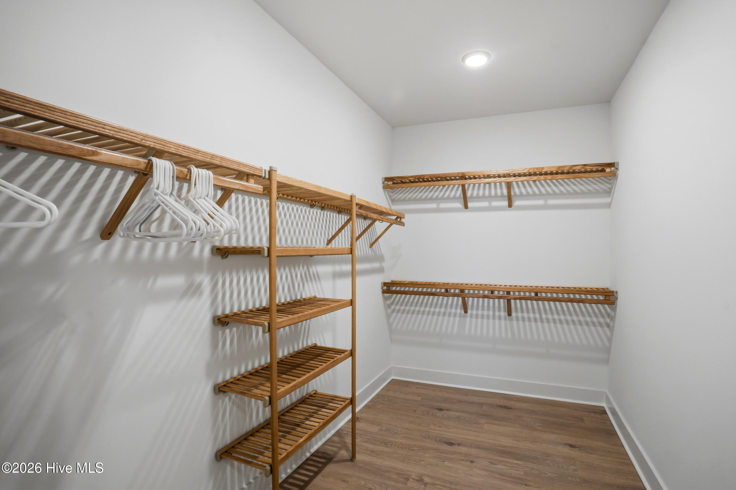 100561553 | Photo 19