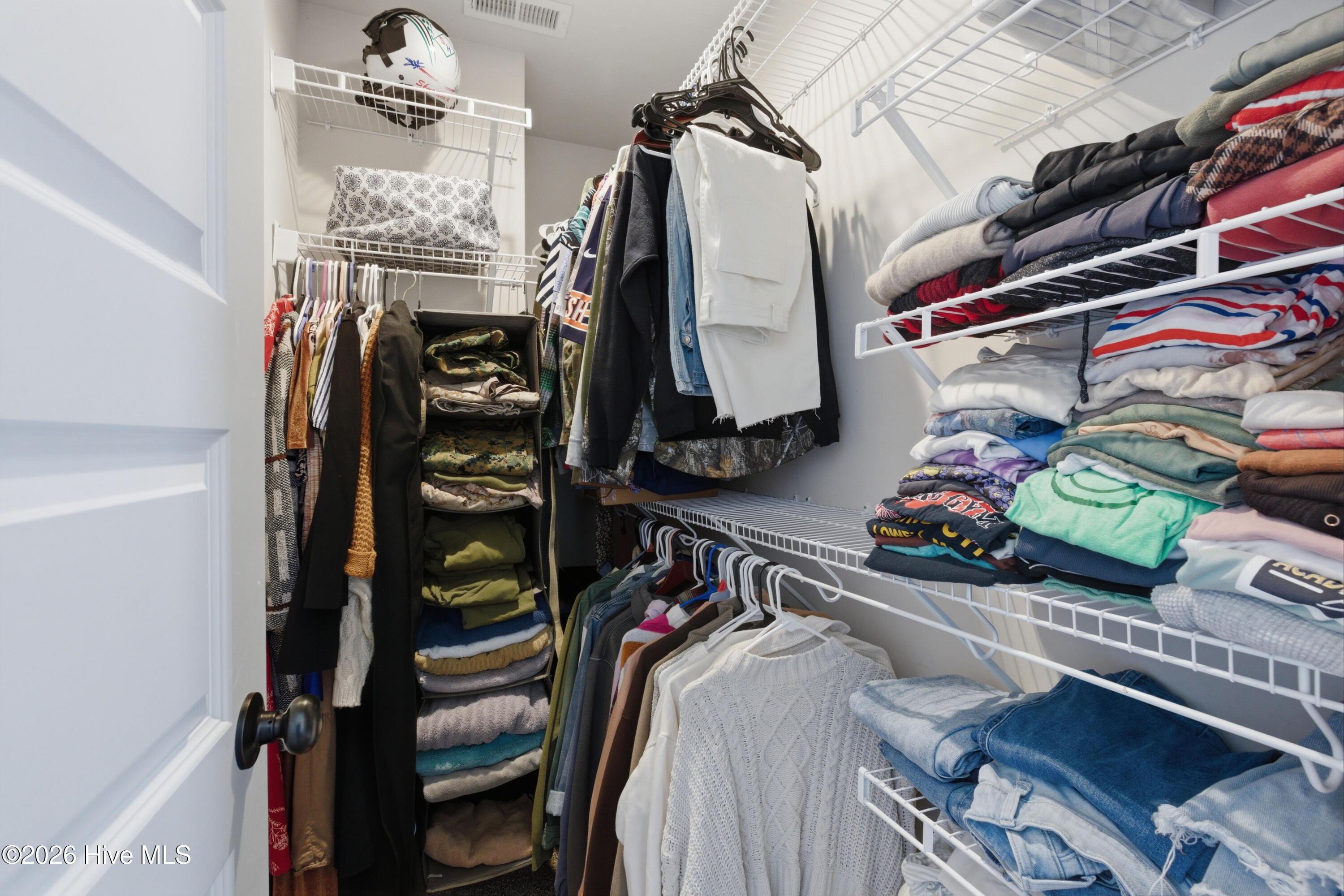 100562643 | Photo 27