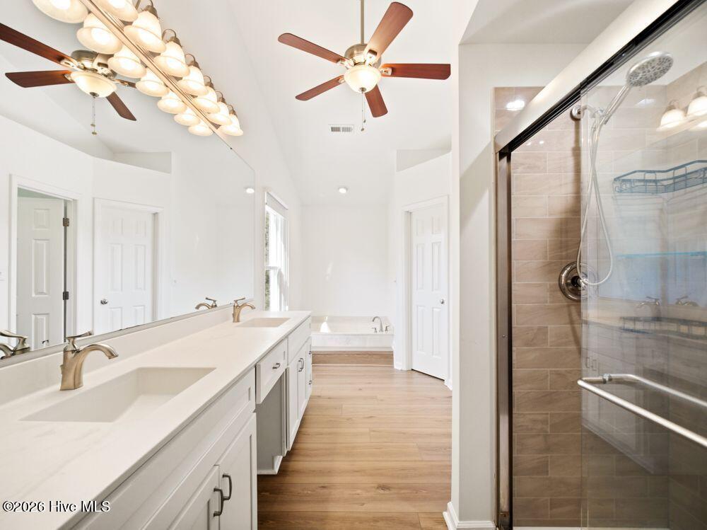 100568966 | Photo 38