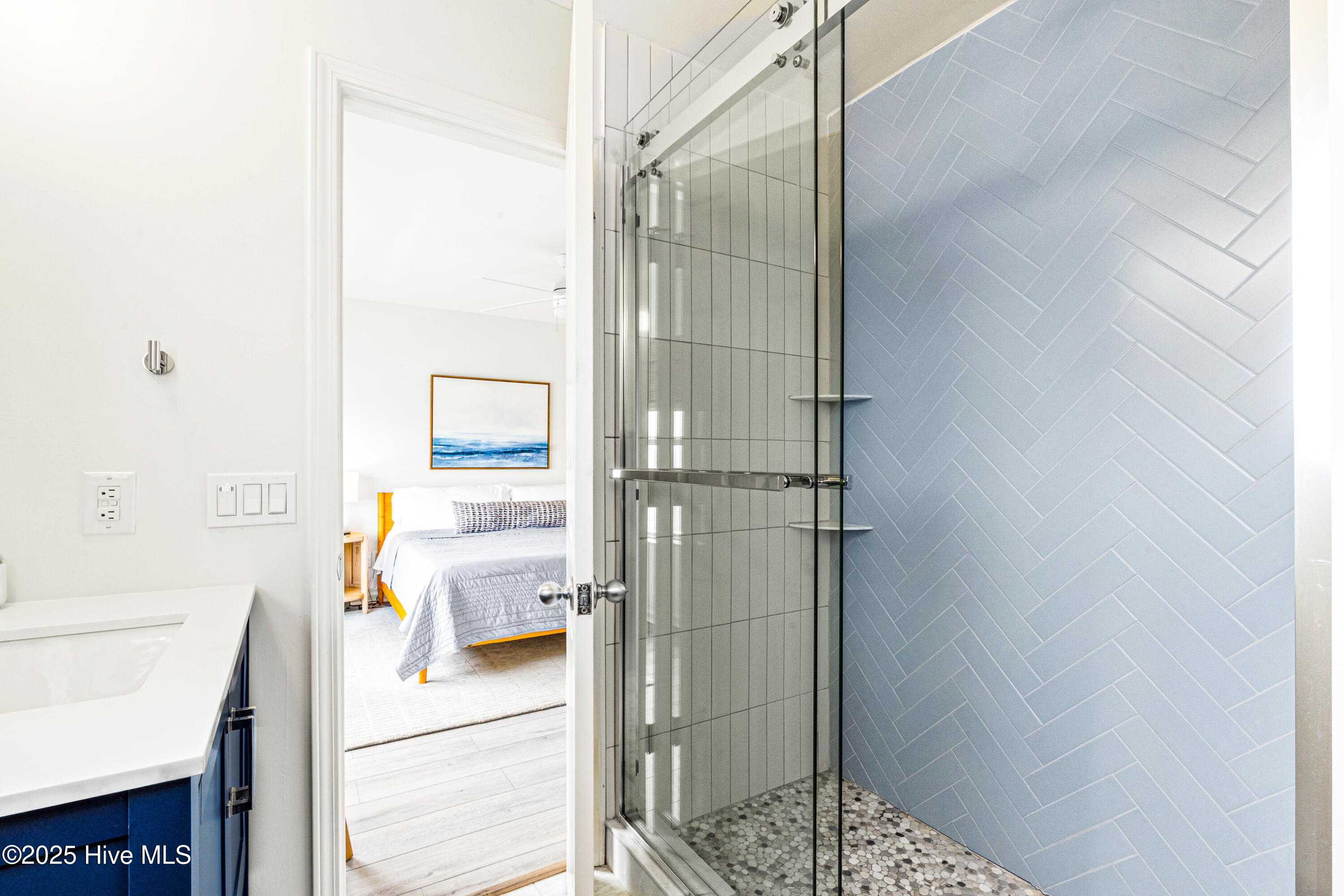 100510863 | Photo 32