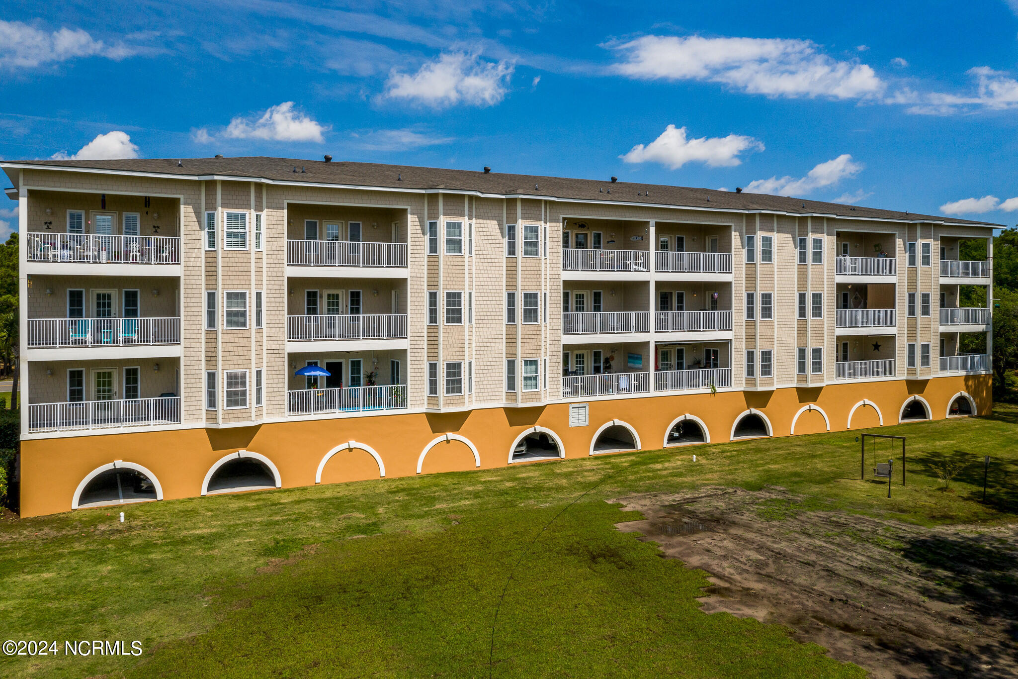 100453828 | Photo 47